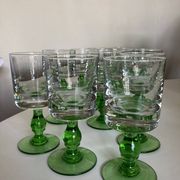 Set de 12 verres gobelets massifs à pied 1960