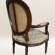 Fauteuil médaillon de style Louis XVI