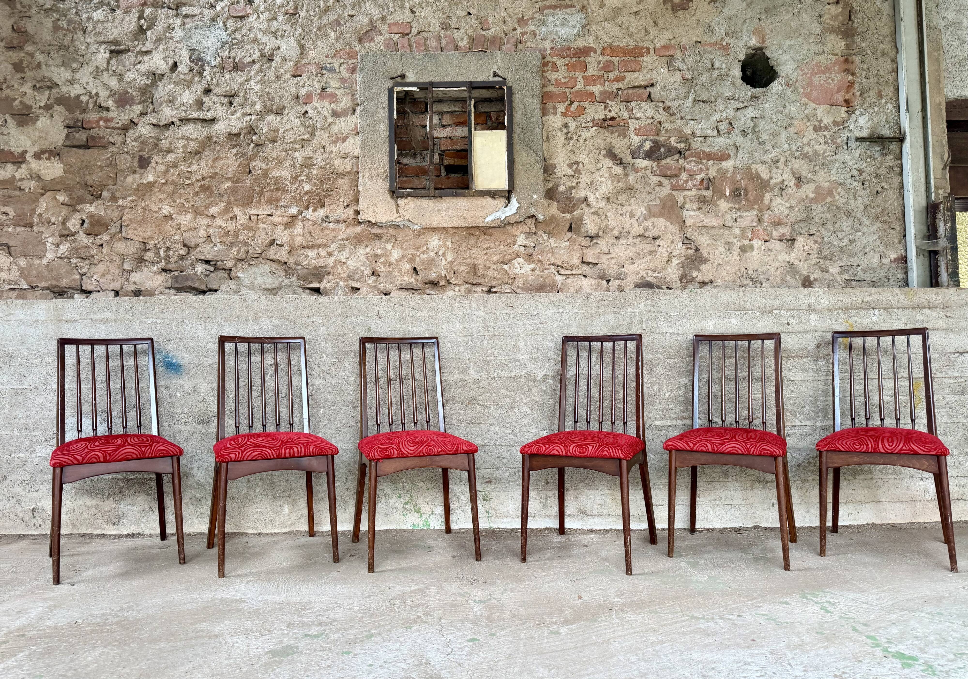 Set of 6 vintage wooden chairs – Psychedelic red fabric