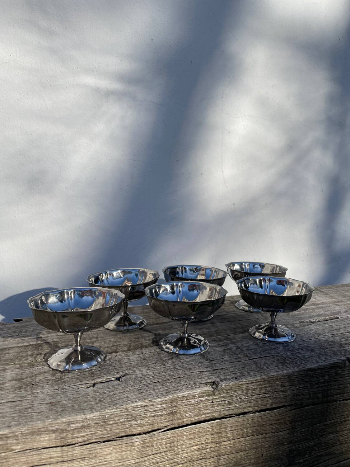 6 stainless steel cups on foot 1970