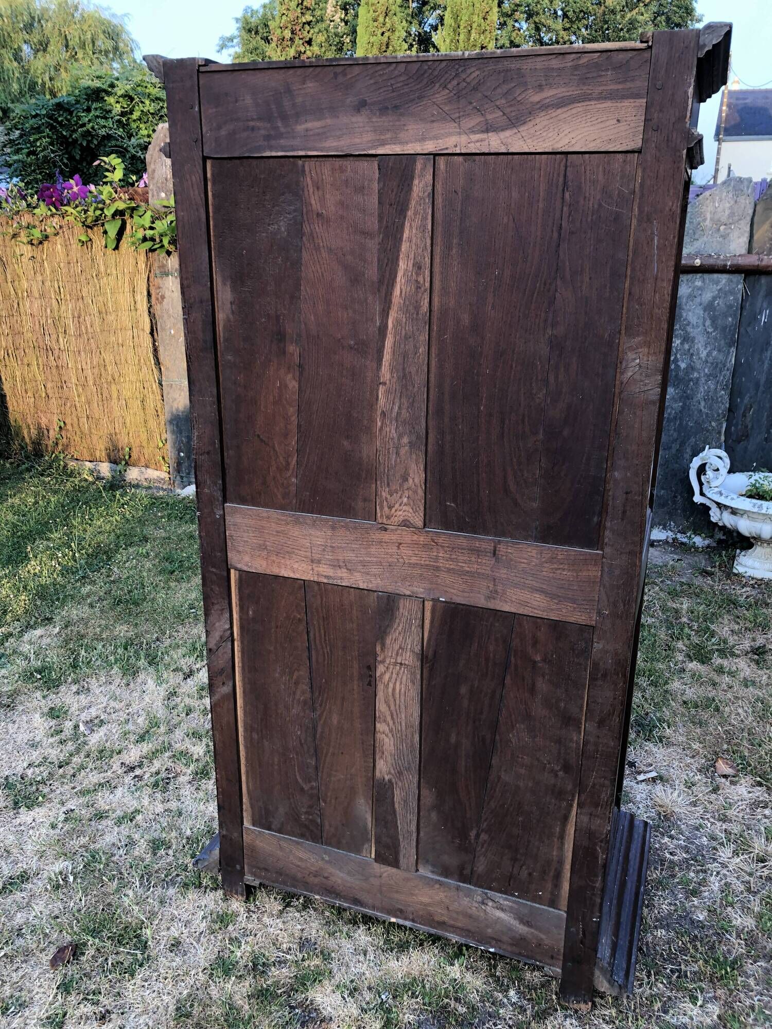 Armoire vintage parisienne à 1 porte vitrée en chêne massif.