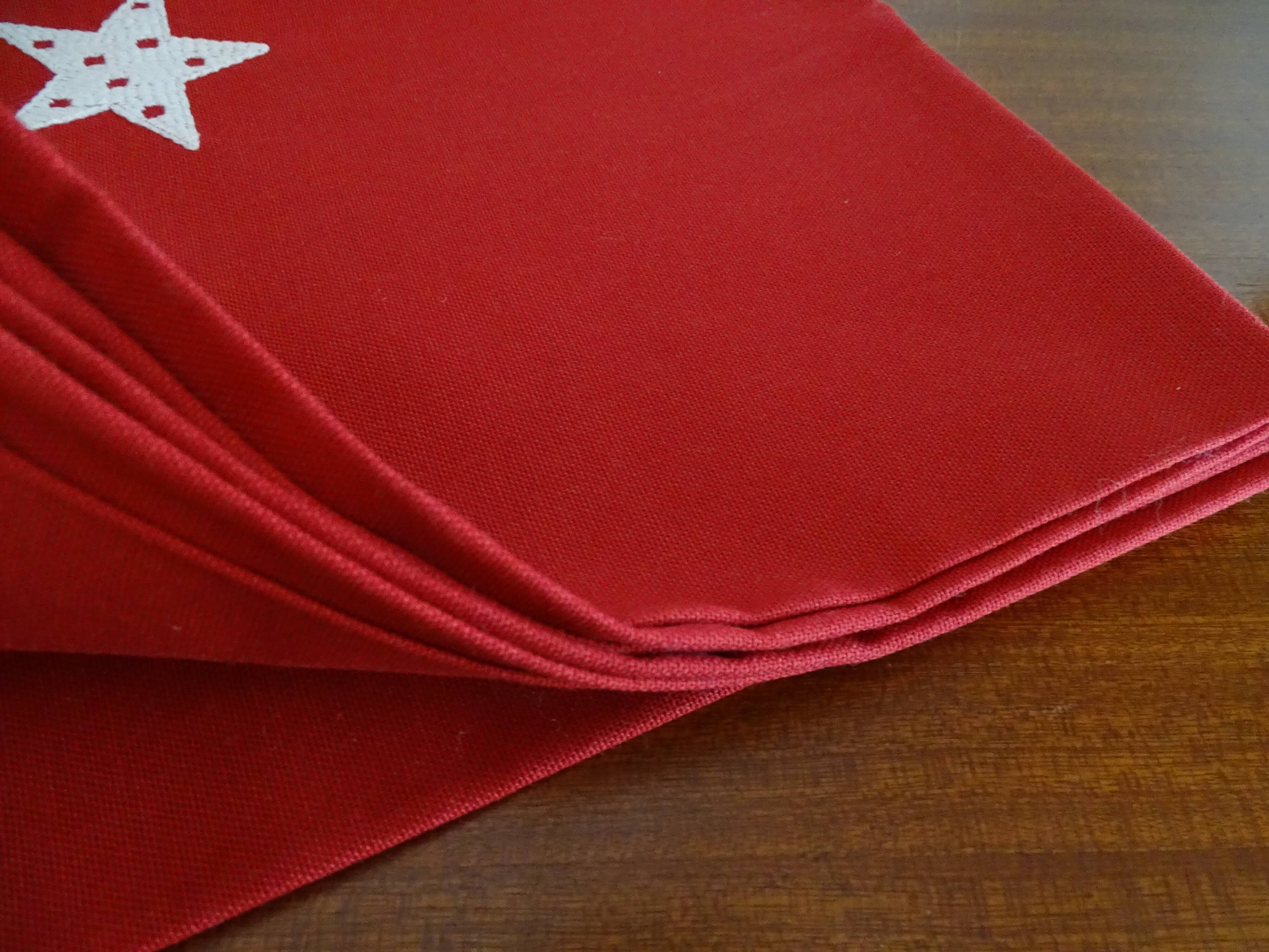 5 red Linvosges napkins with stars 48 x 48