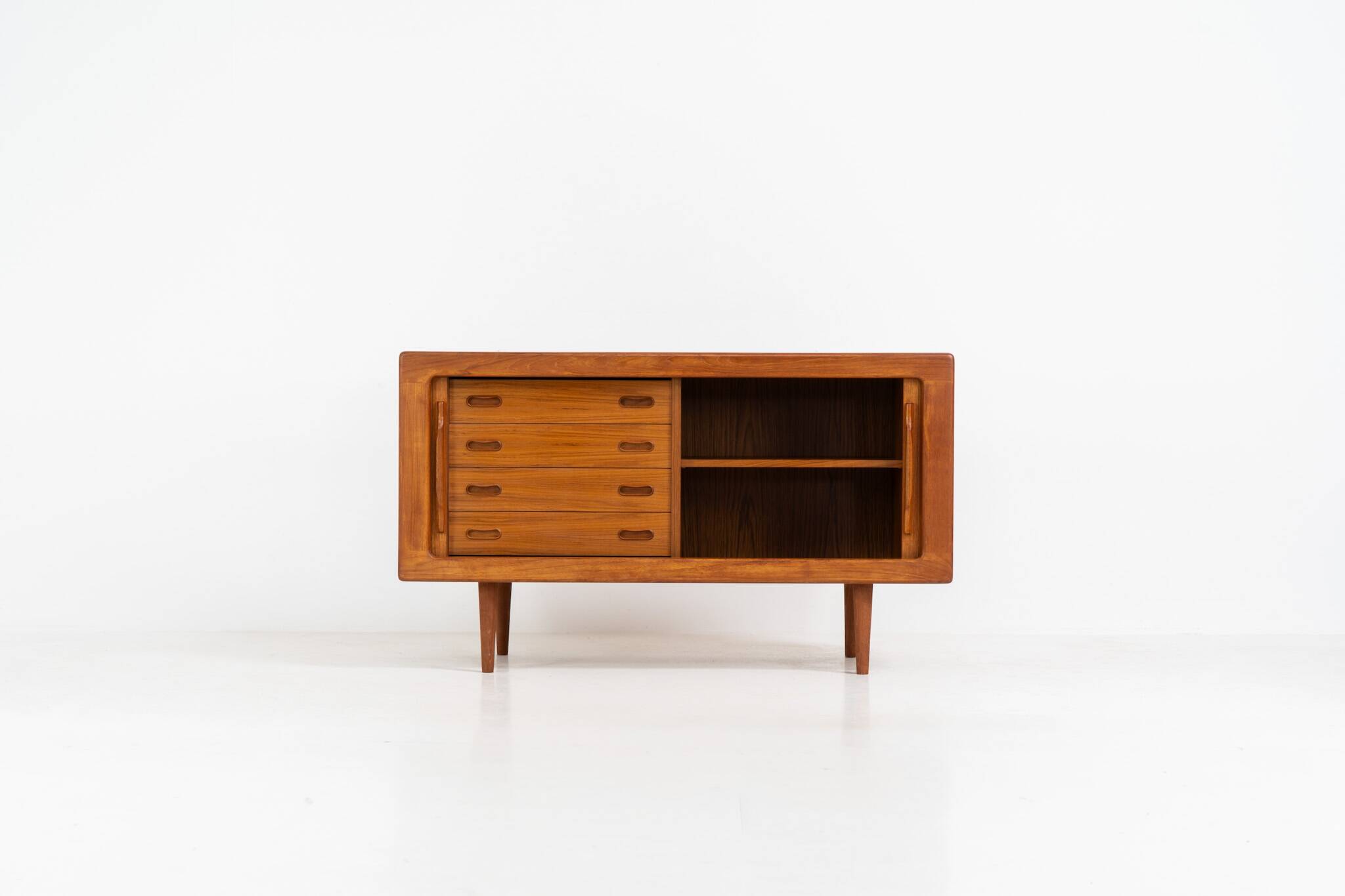 Buffet en teck Svend Dyrlund avec portes tambour