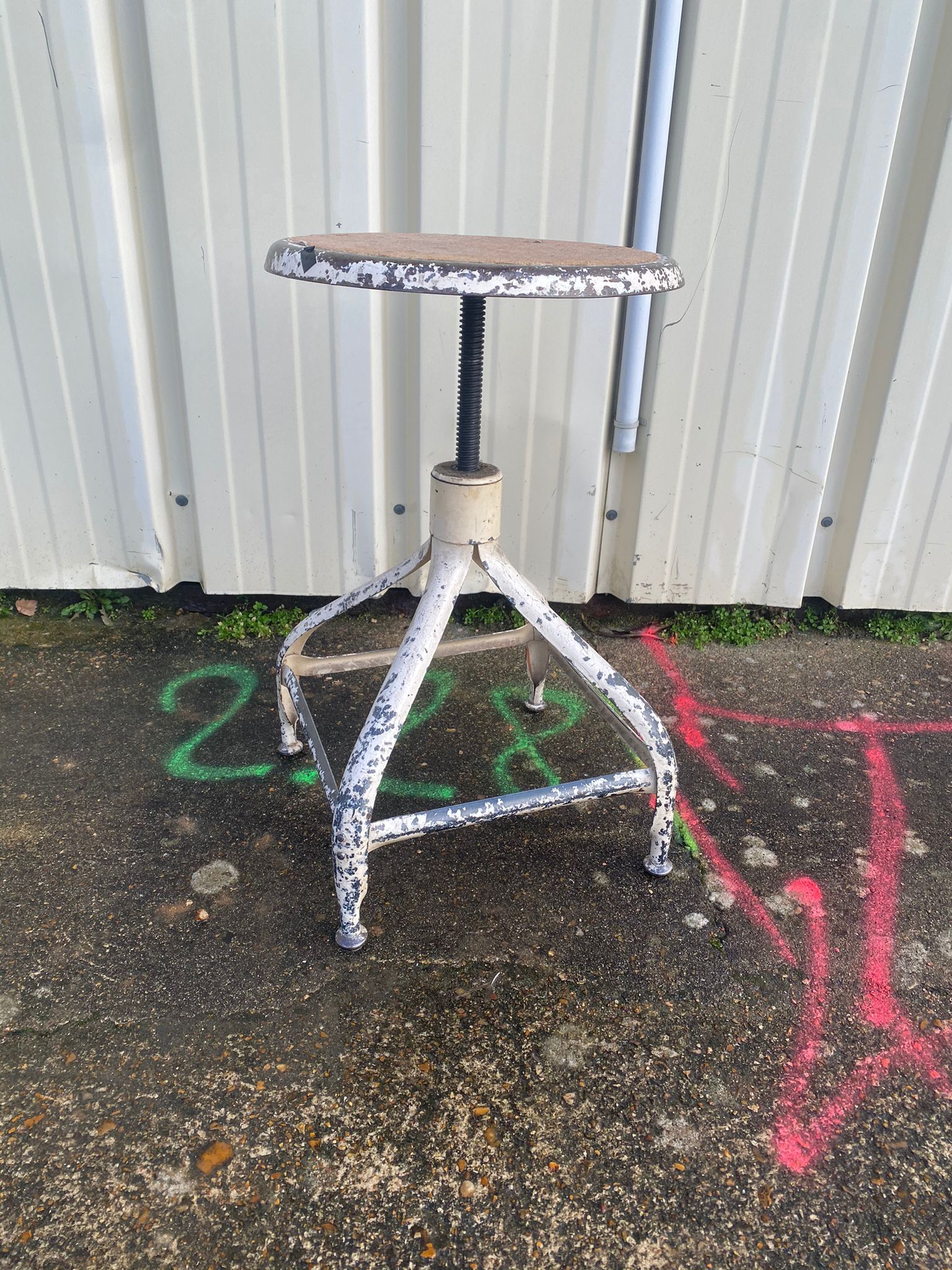 Industrial stool feet bienaise style