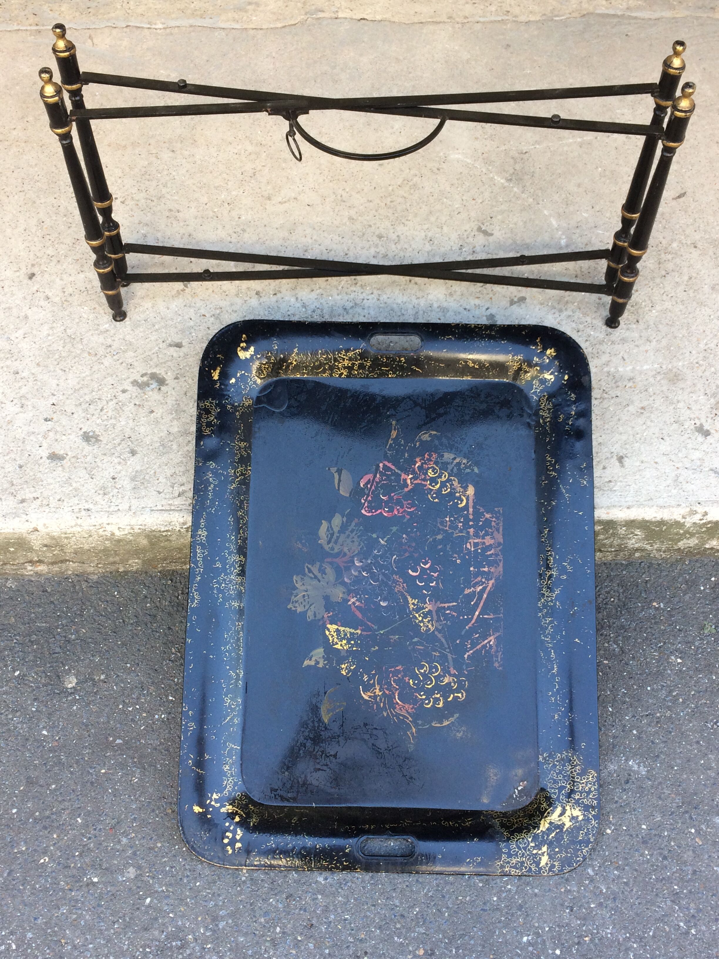 Painted iron tray and folding coffee table foot