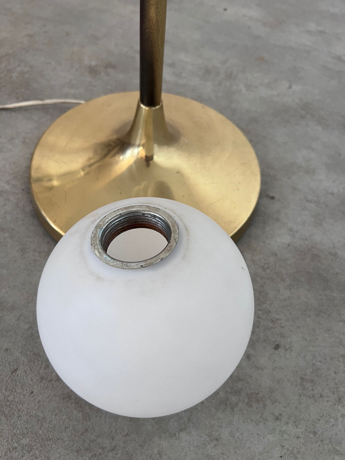 Old floor lamp in brass and opaline design from the 70s Max Bill lamp