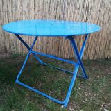 Folding garden table