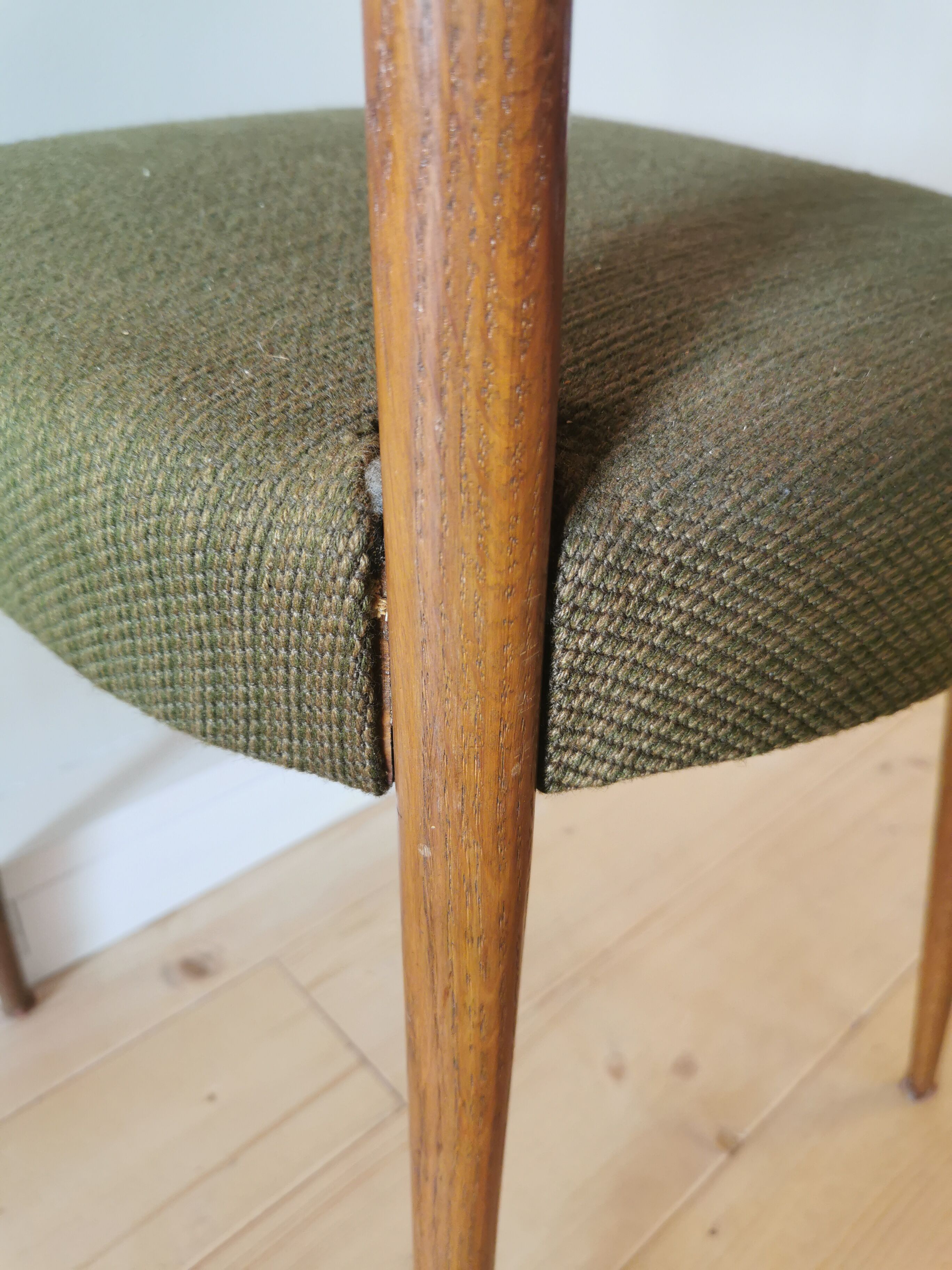 Lot of 6 Italian oak chairs from the 60s