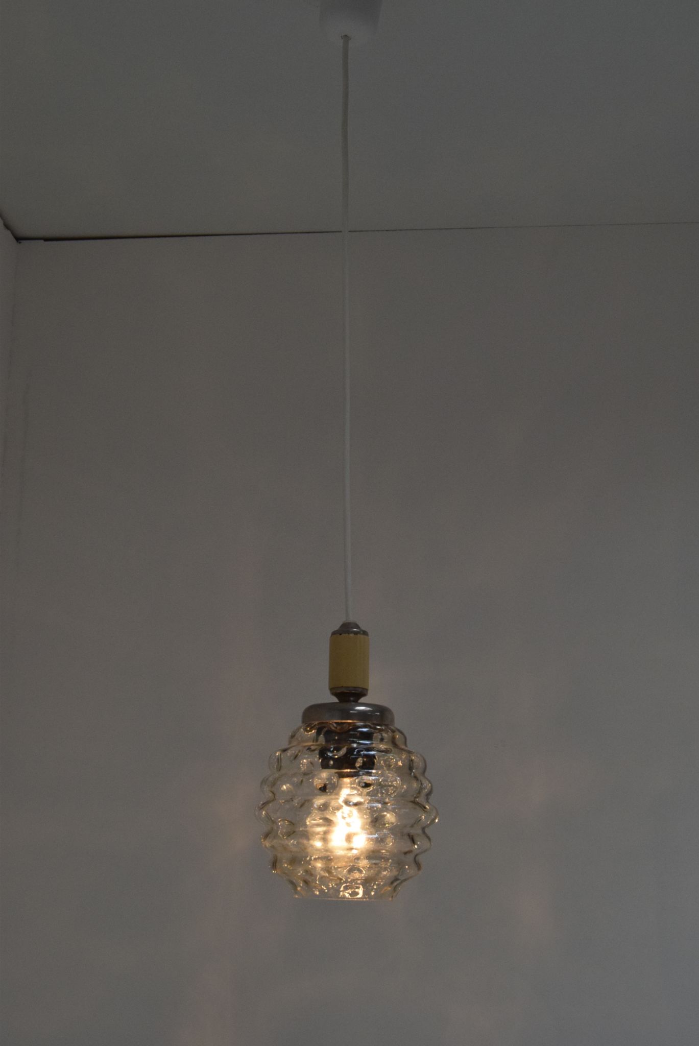 Pendentif en verre du milieu du siècle, années 1960.