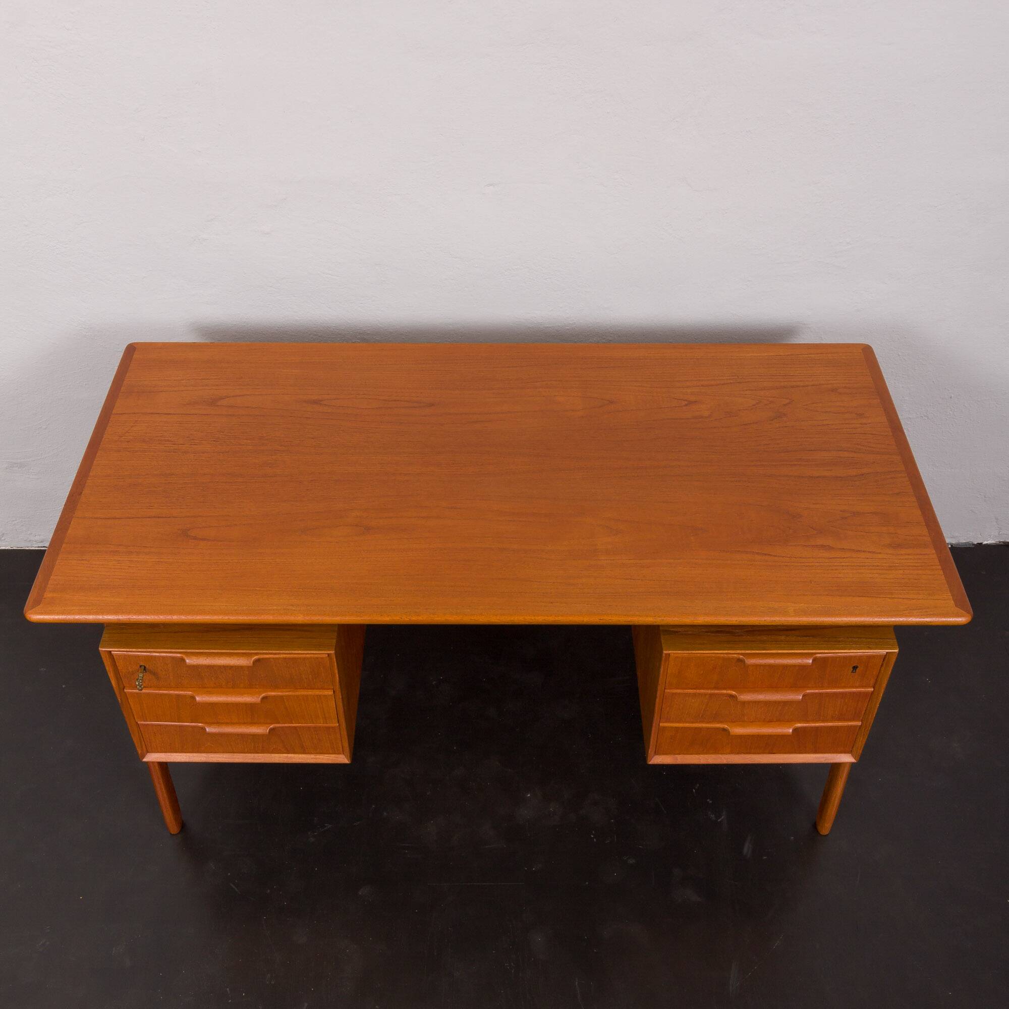 Freestanding teak desk, model 75 Gunni Omann for Omann Jun's Møbelfabrik