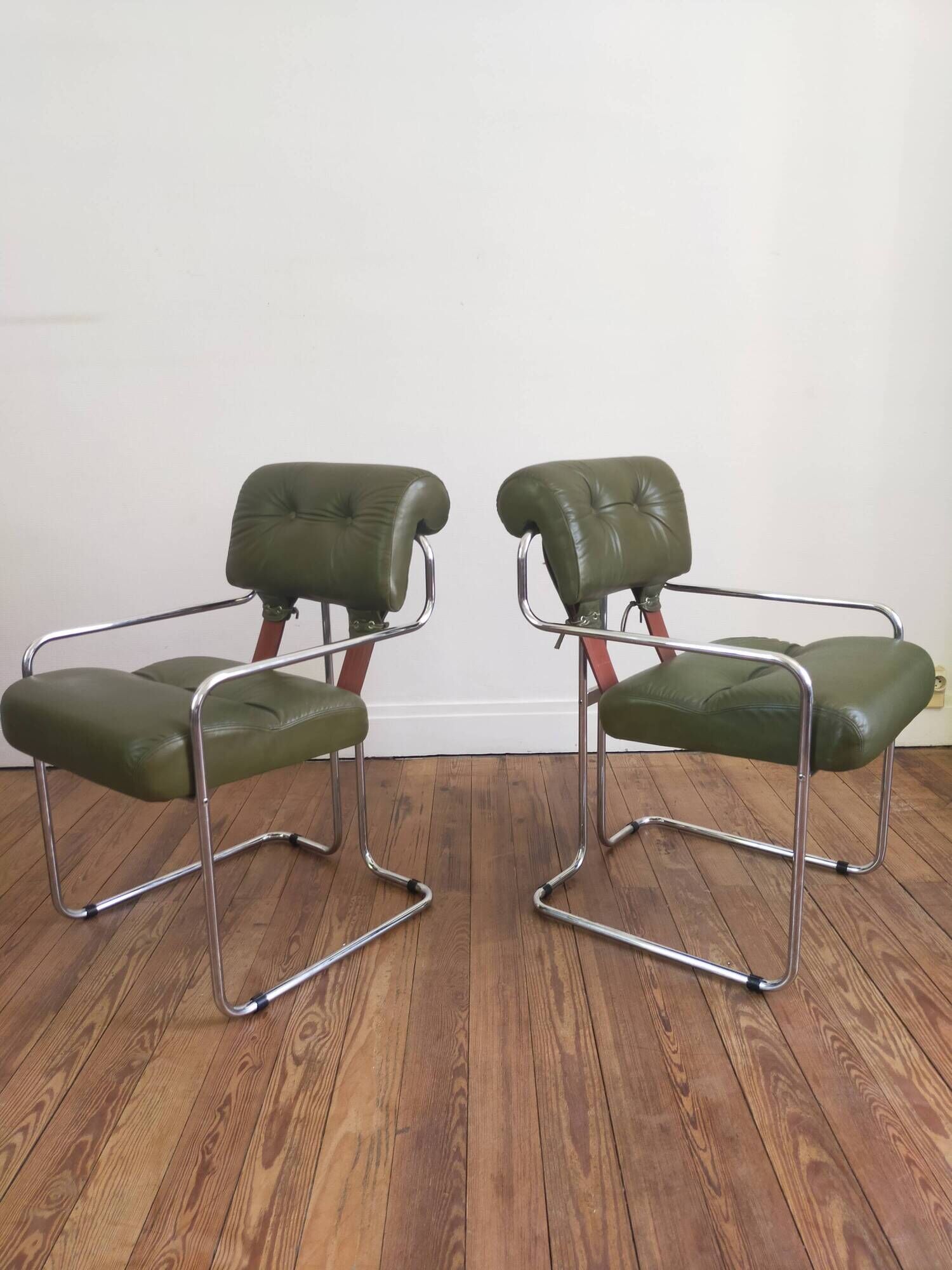 Paire de fauteuils Tucroma par Guido Faleschini