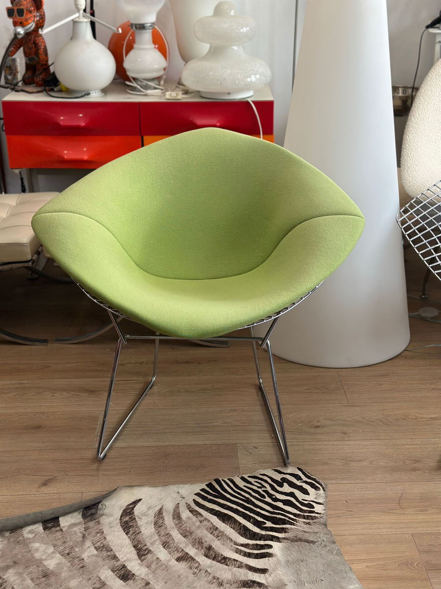 Bertoia Diamond chair, recent Knoll edition.