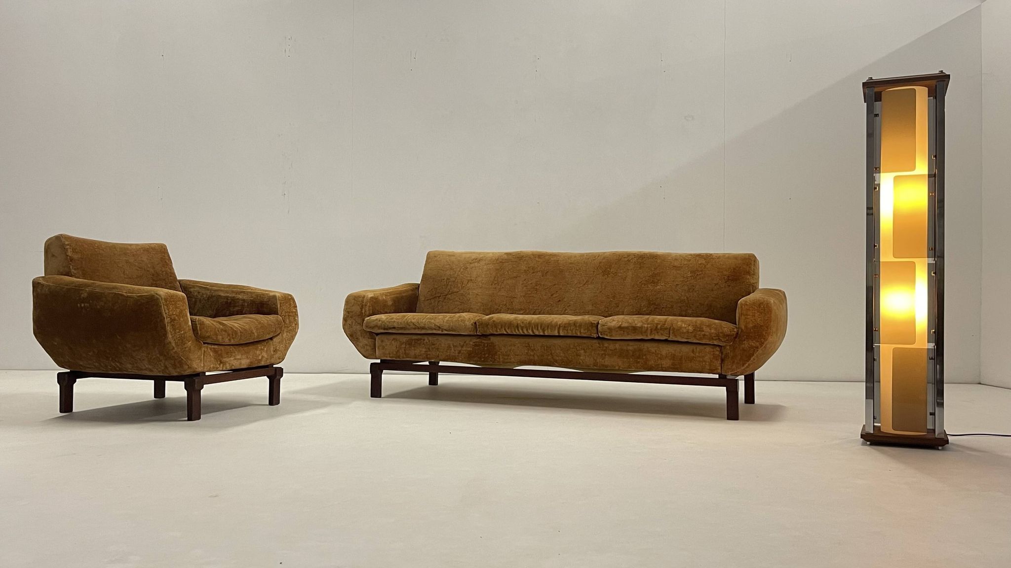 Living room set in amber velvet