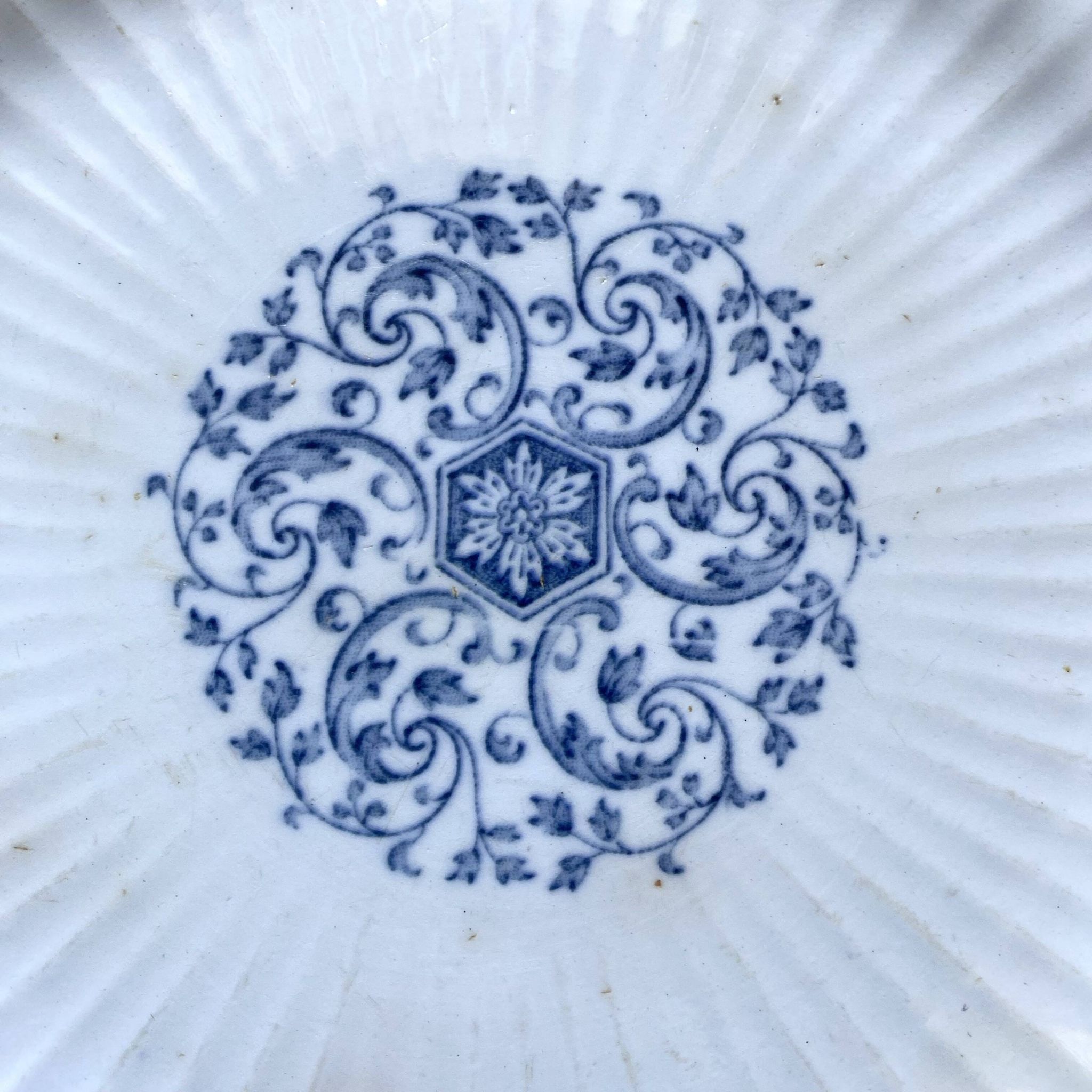Sarreguemines ironstone dessert plates, "Embroidery" model