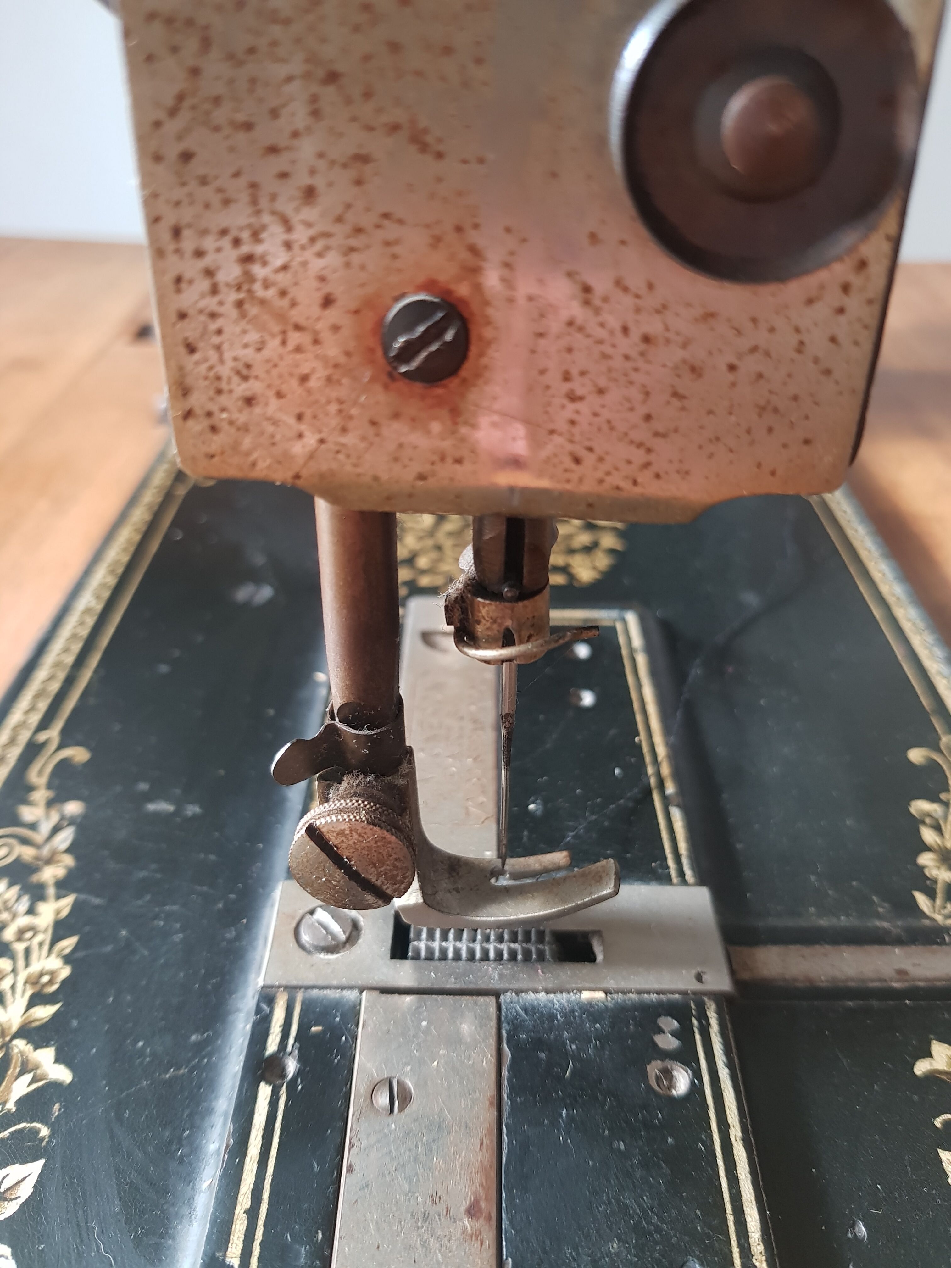 Old sewing machine H. Vigneron