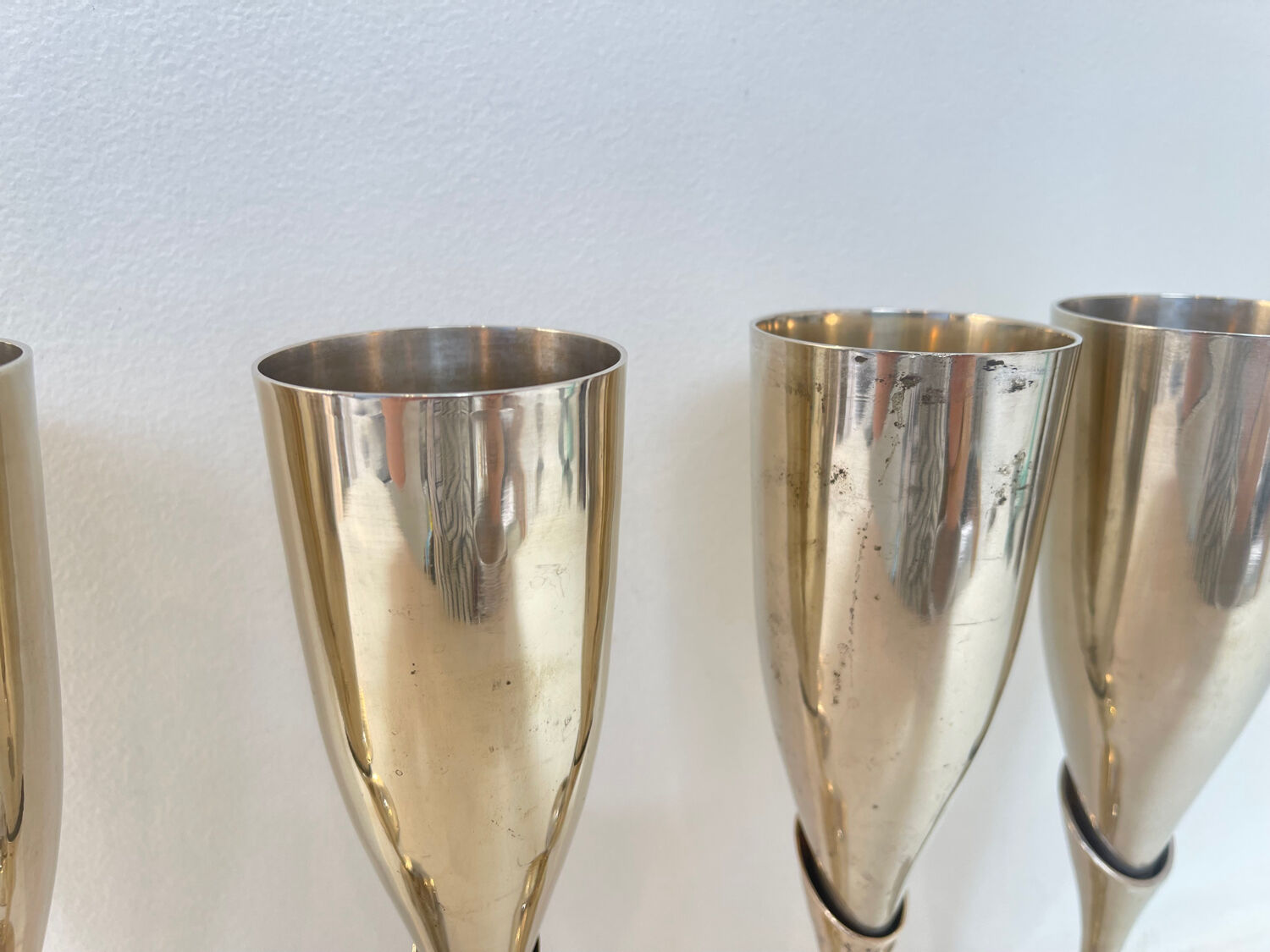 Set of 6 silver-plated champagne flutes – 1970s