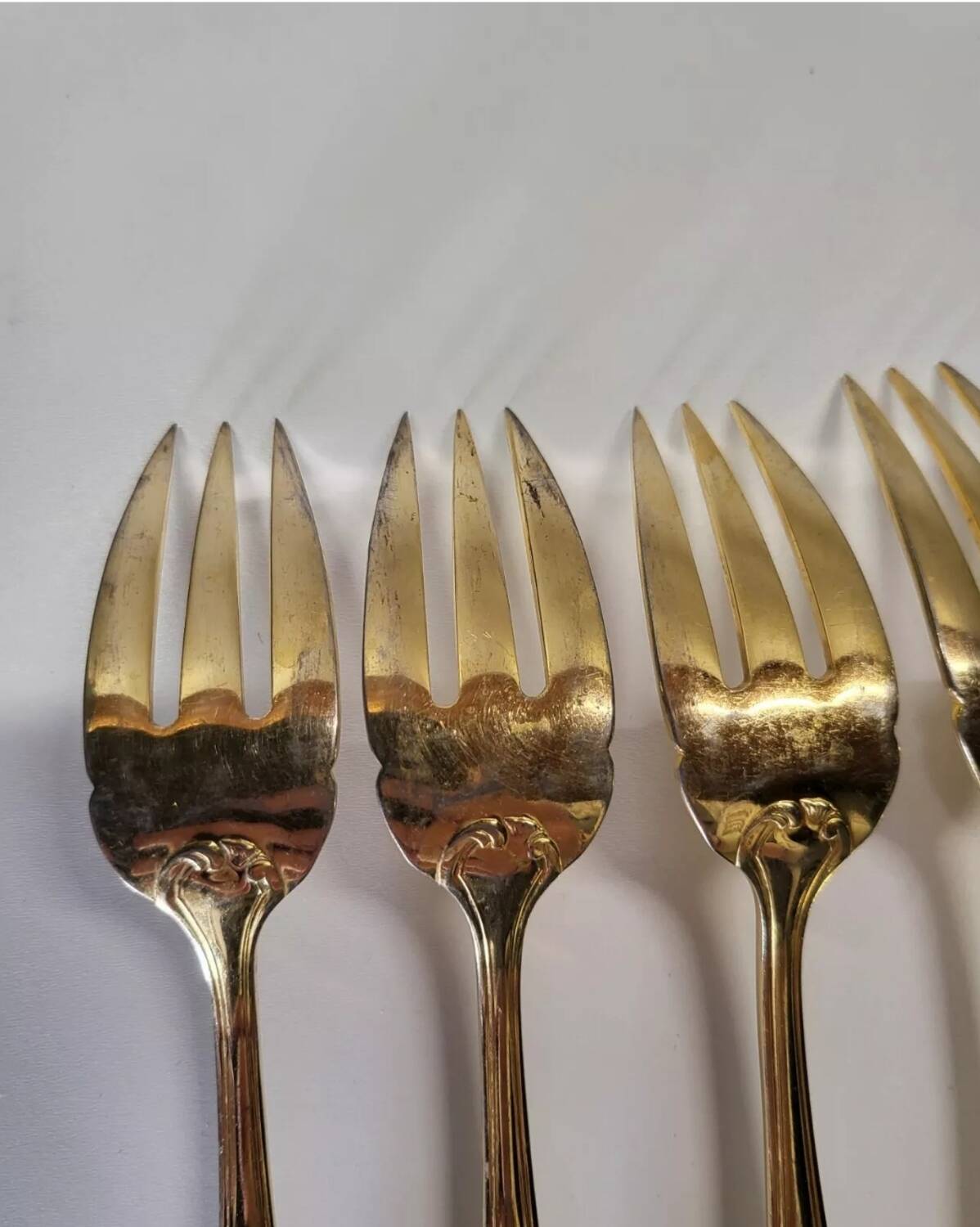 Gold metal fish cutlery, knives and forks 24 pieces