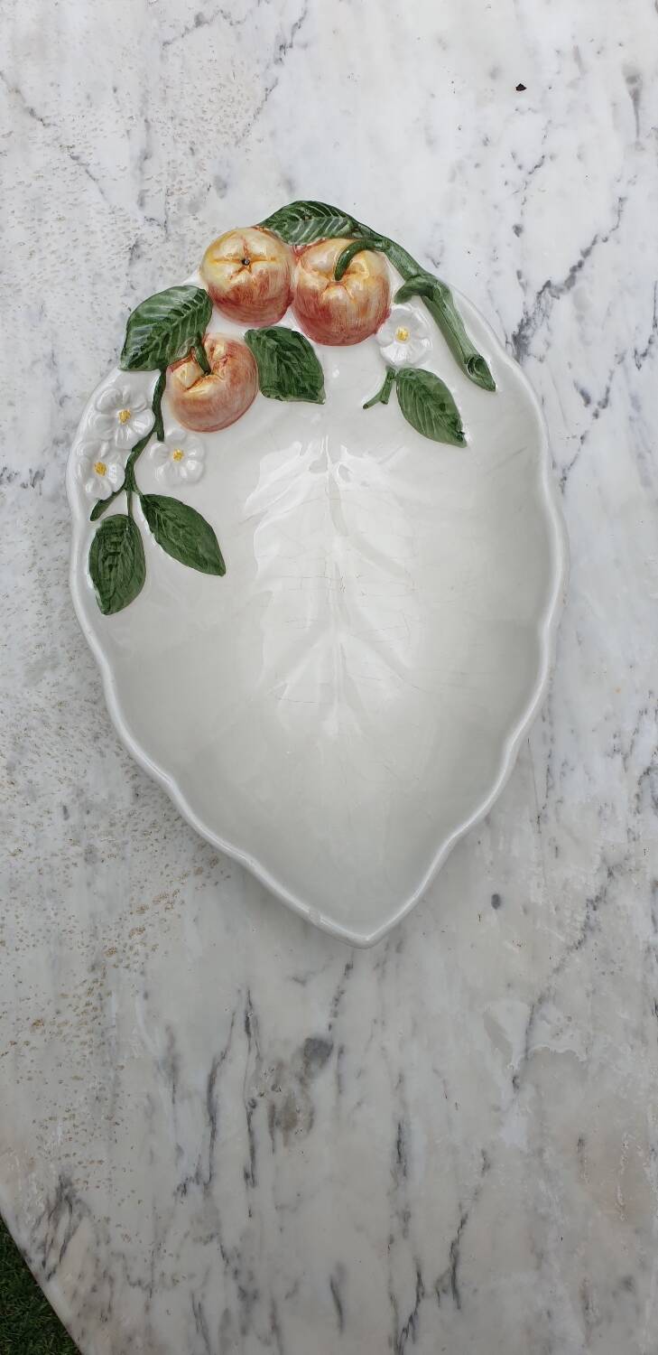 Fruit dish in apple slip
