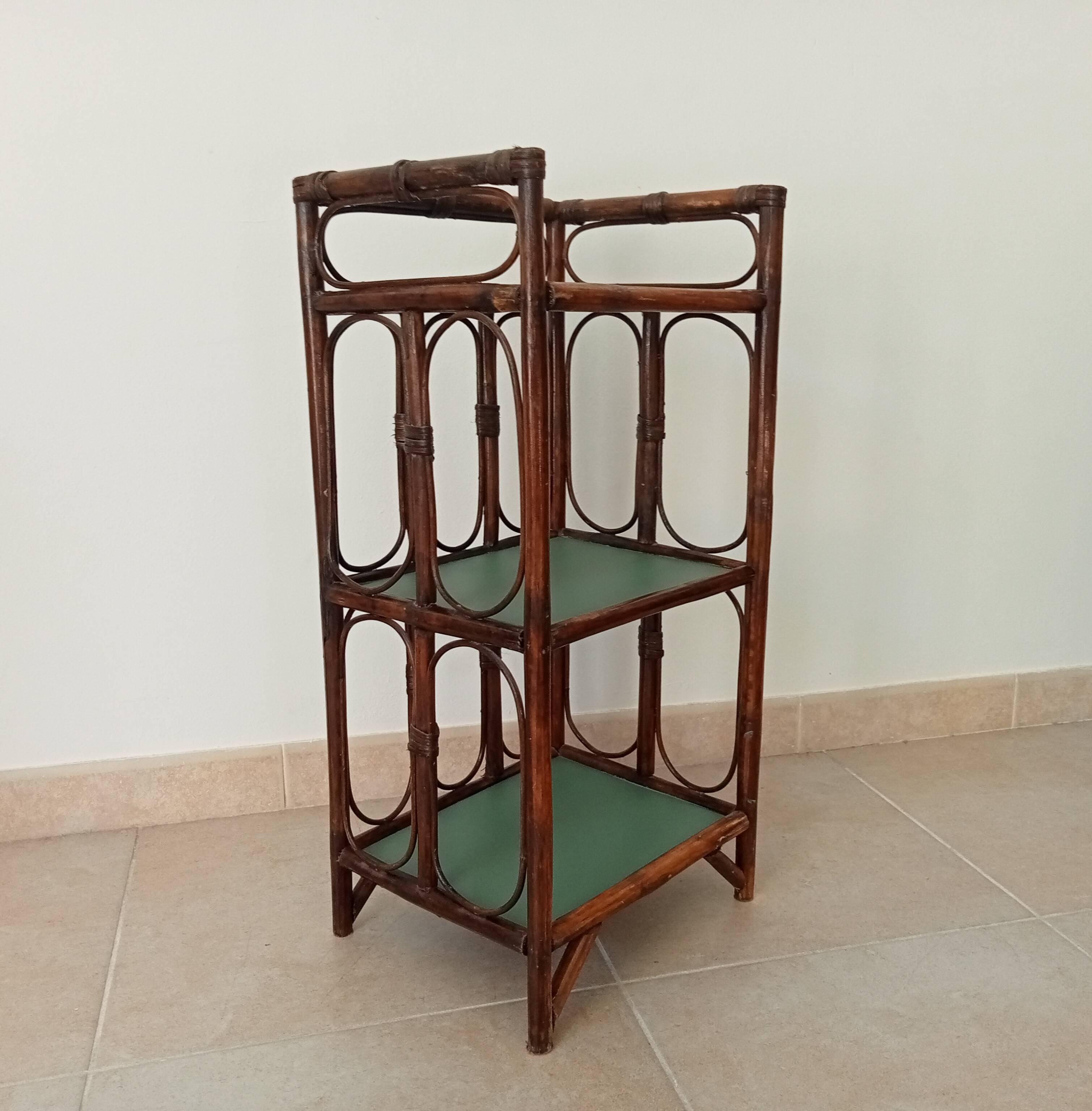 Vintage standing shelf in bamboo and rattan 60s/70s