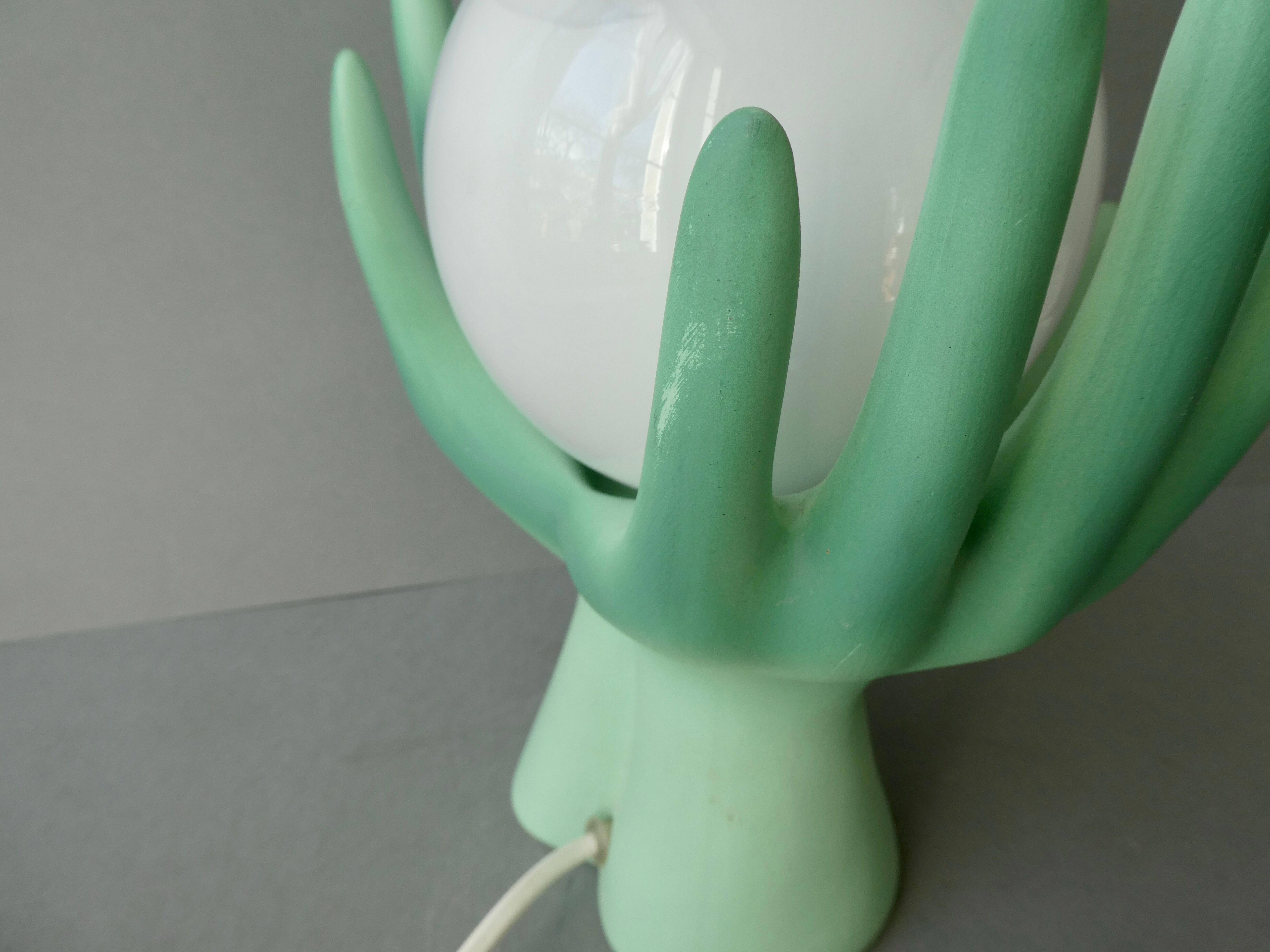 Ceramic hand lamp and opaline globe