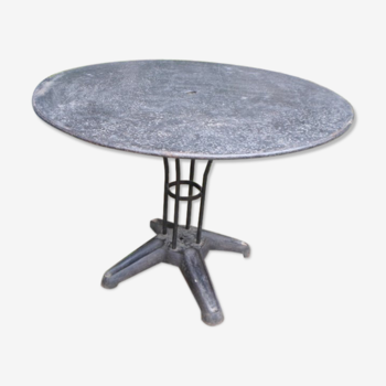 Table ronde en métal