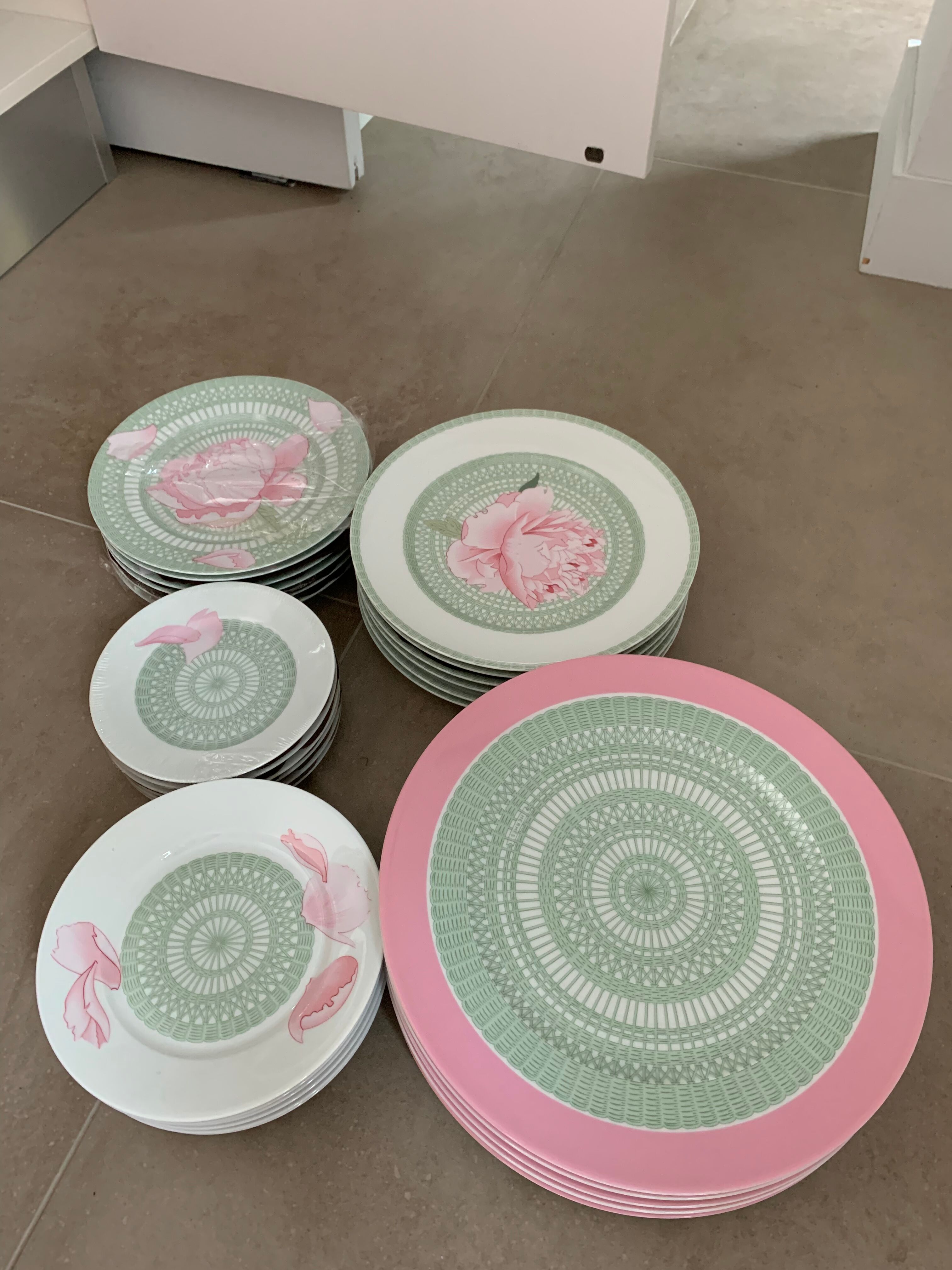 Hermès Service - 30 pieces (5 models/sizes - 6 plates)