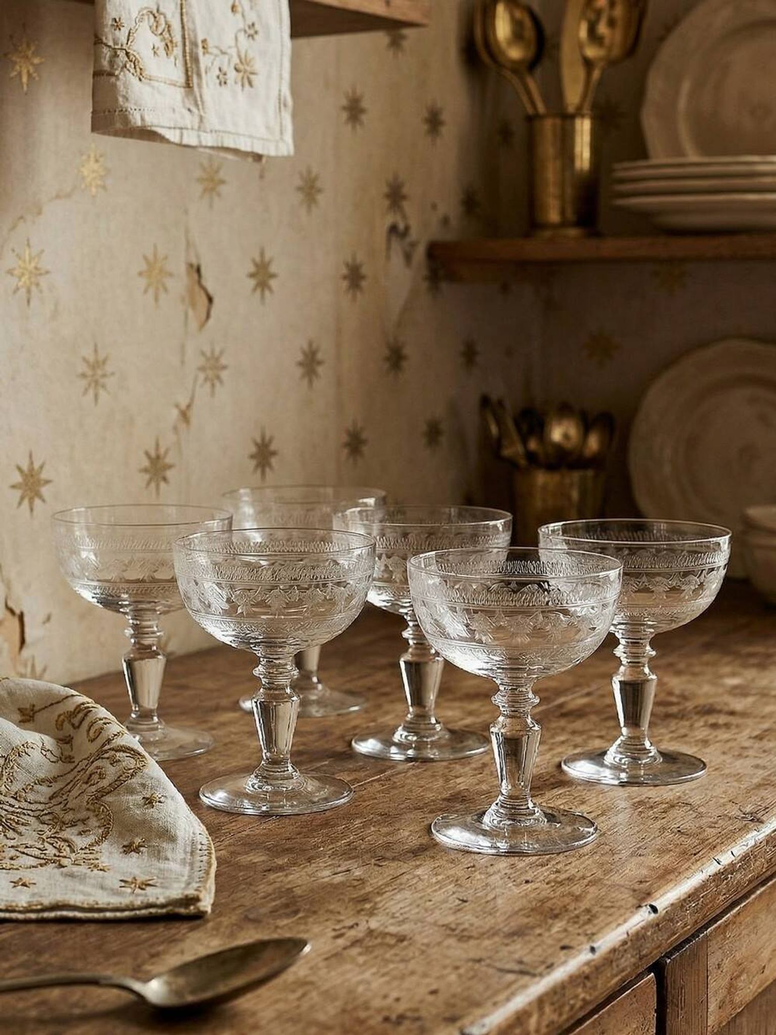 Set of 6 antique fine crystal champagne glasses, star engraved, 19th-20th century.