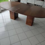 Oval dining table - brand: Ligne Roset