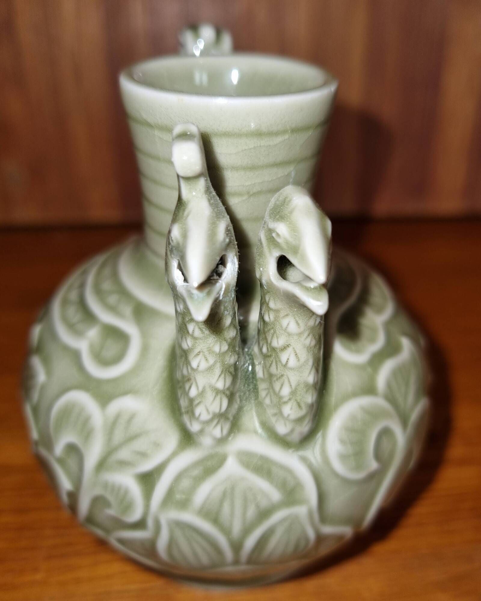 Double-headed vase reproduction in celadon ceramic, Song Dynasty, Guimet Museum.