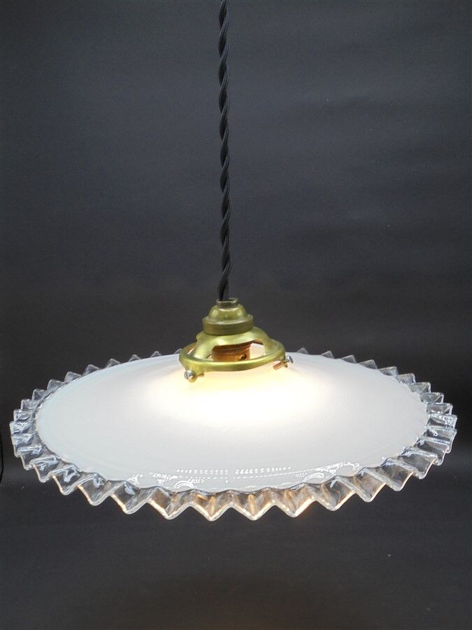 Hanging lamp in opaline