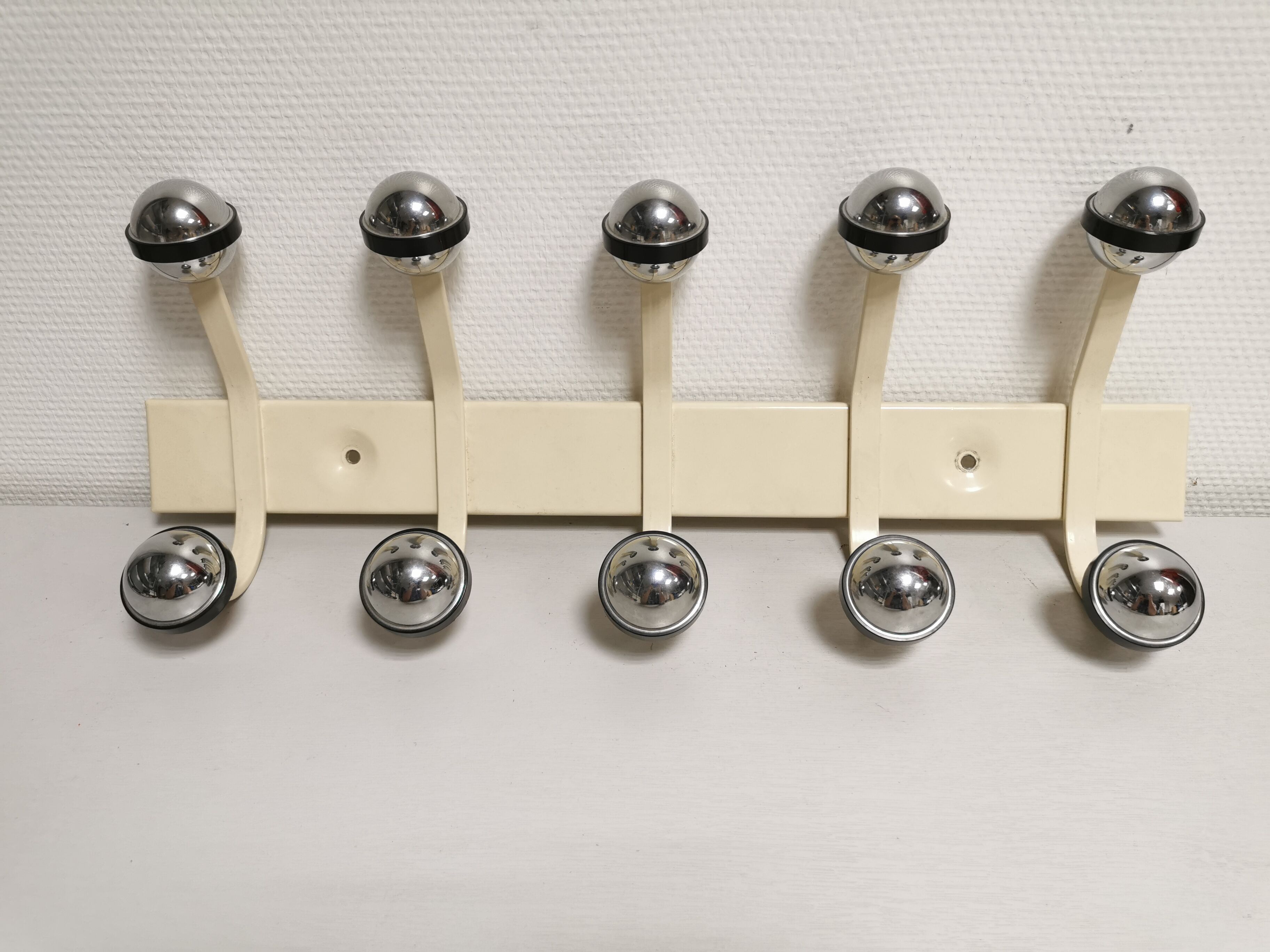 POrte Coats, design of the 70s. ball hooks