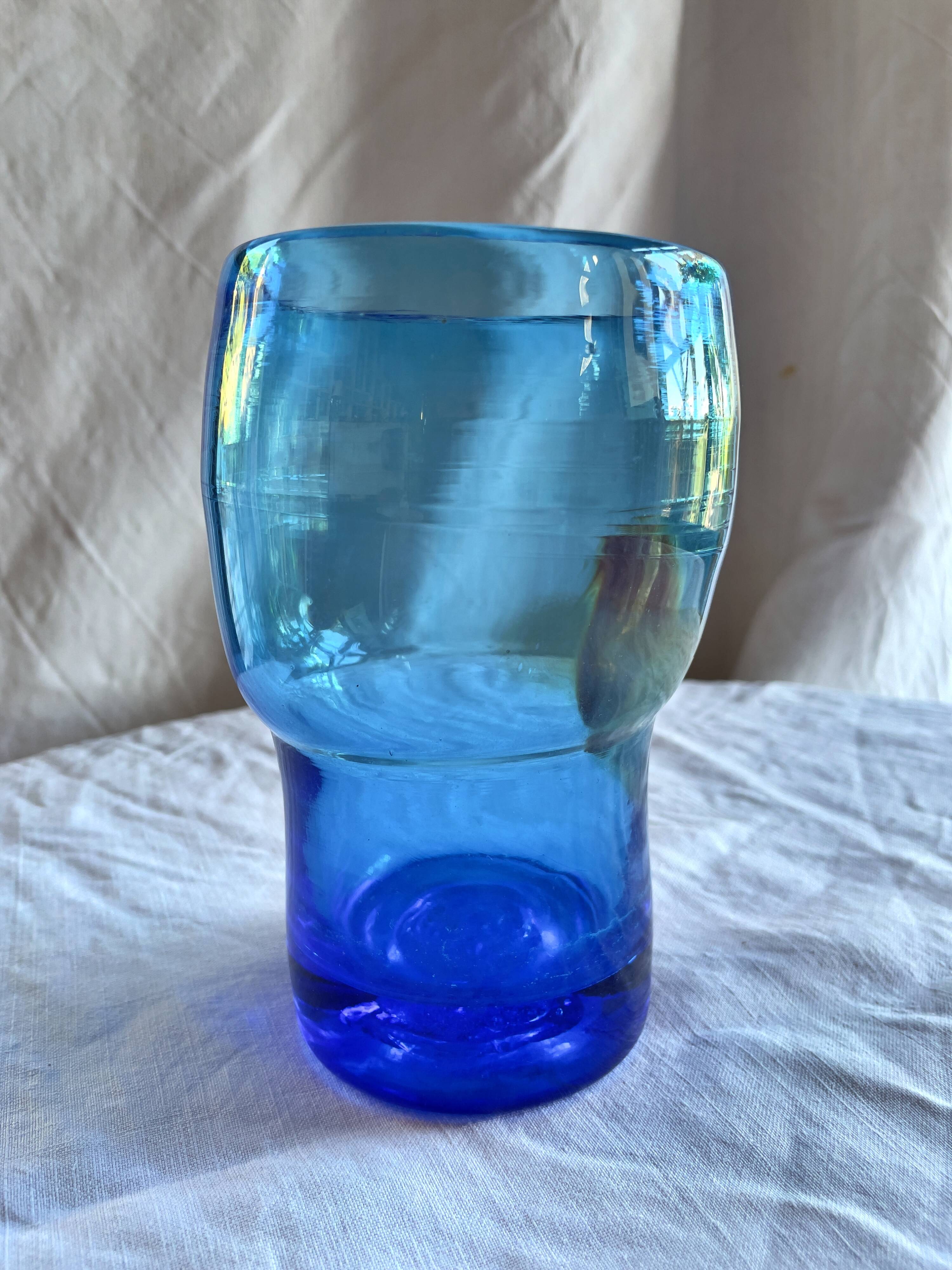 Saisissant vase  pâte de verre bleue / Bob le Bleïs/ Verrerie Maure-Vieil