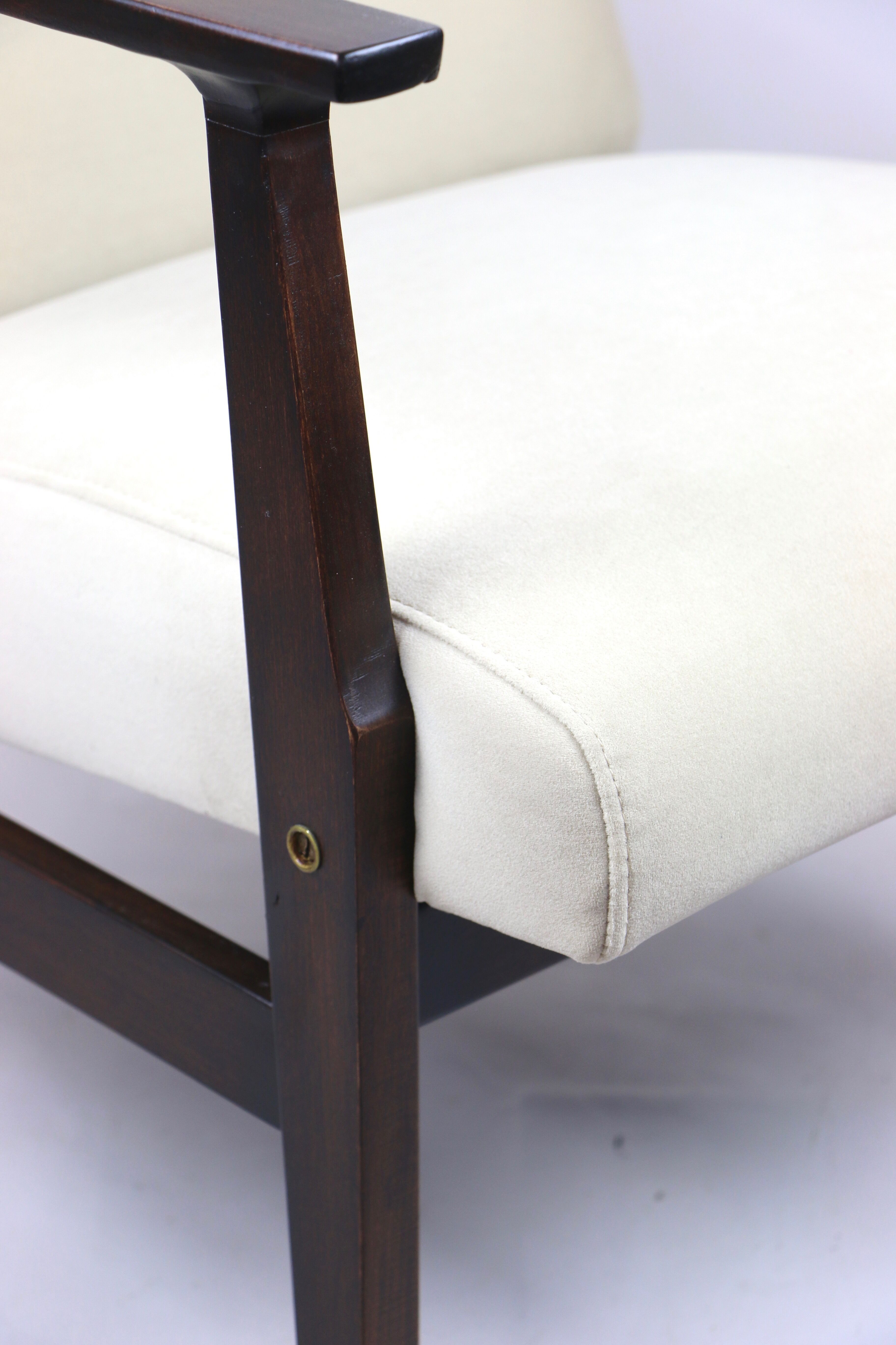 Fauteuil beige velvet années 1970