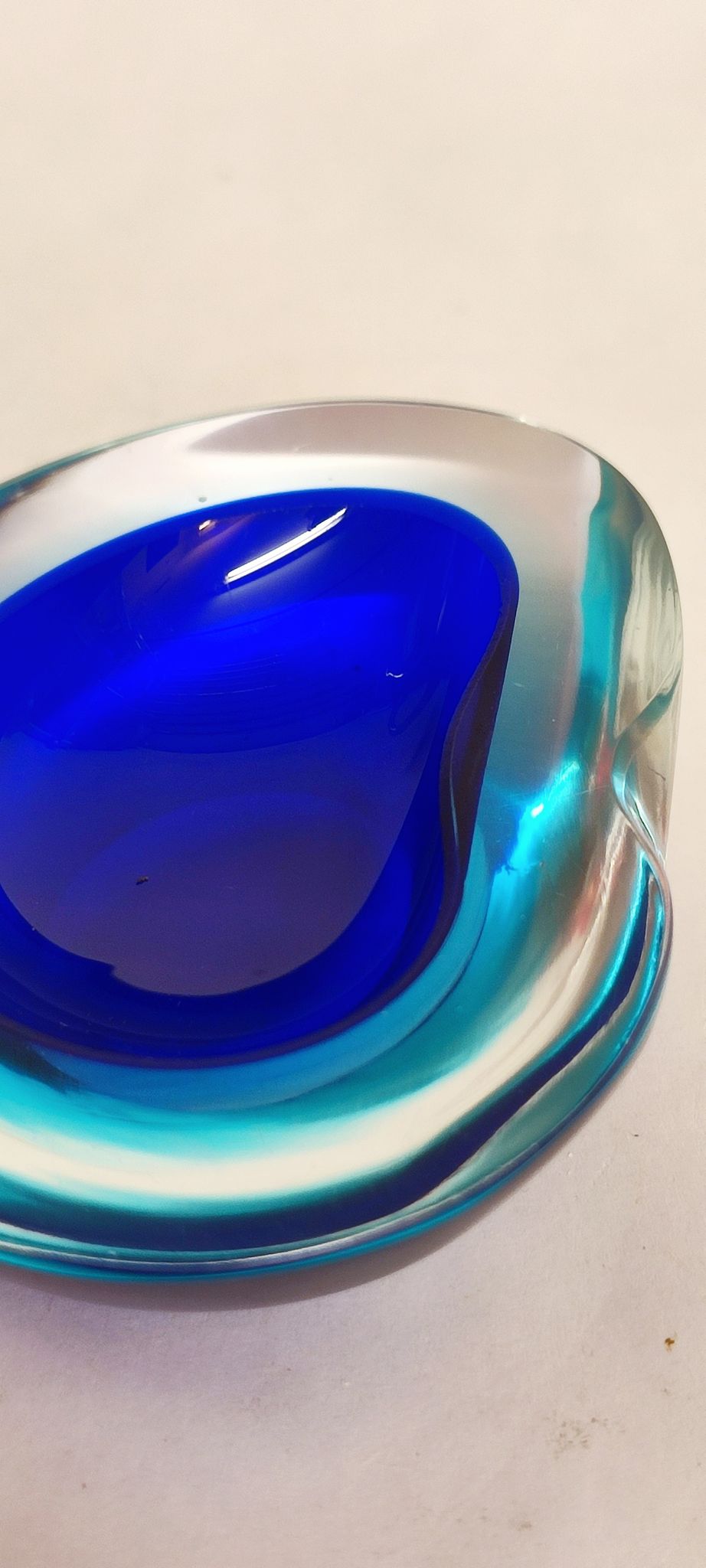 Bol « Sommerso » en verre de Murano. Italie, années 1970.