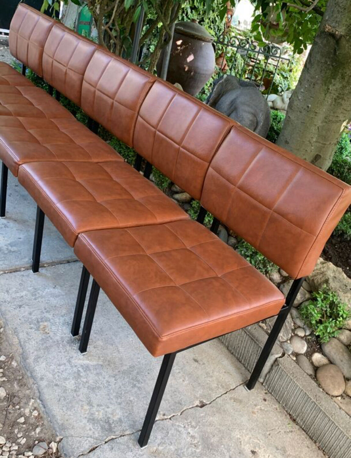 Suite de 5 chauffeuses skaï fauve 1950