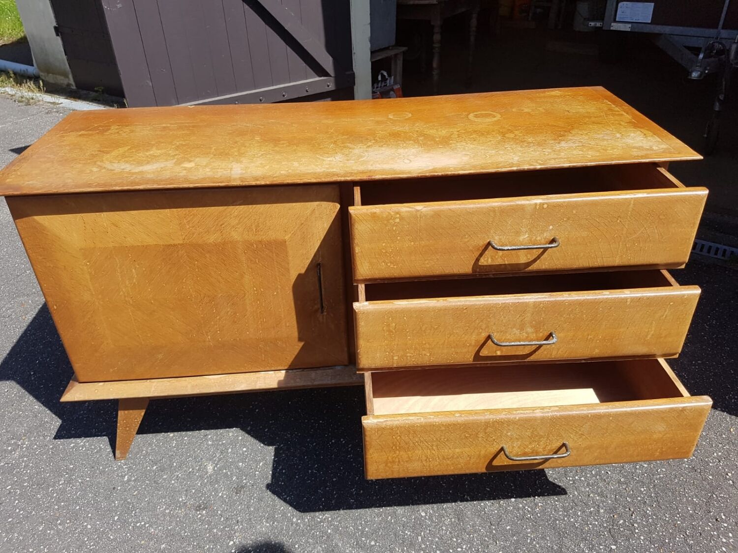 Chest of drawers