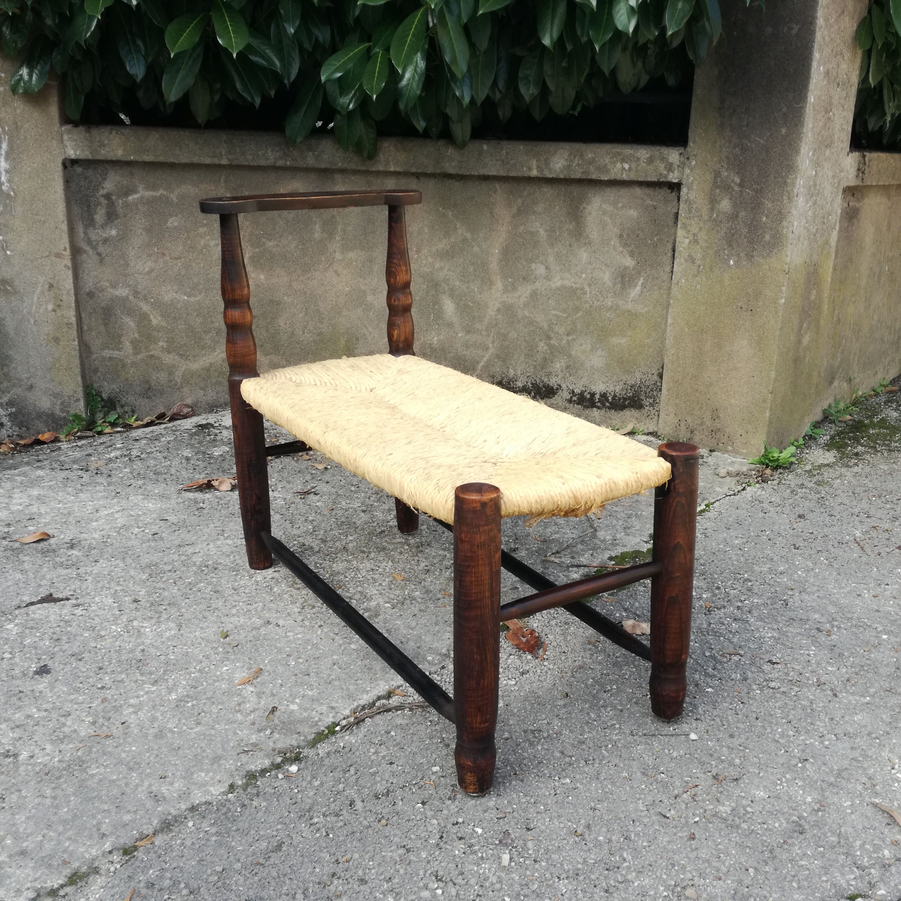 Cantel or antique mulched bench of fireplace corner