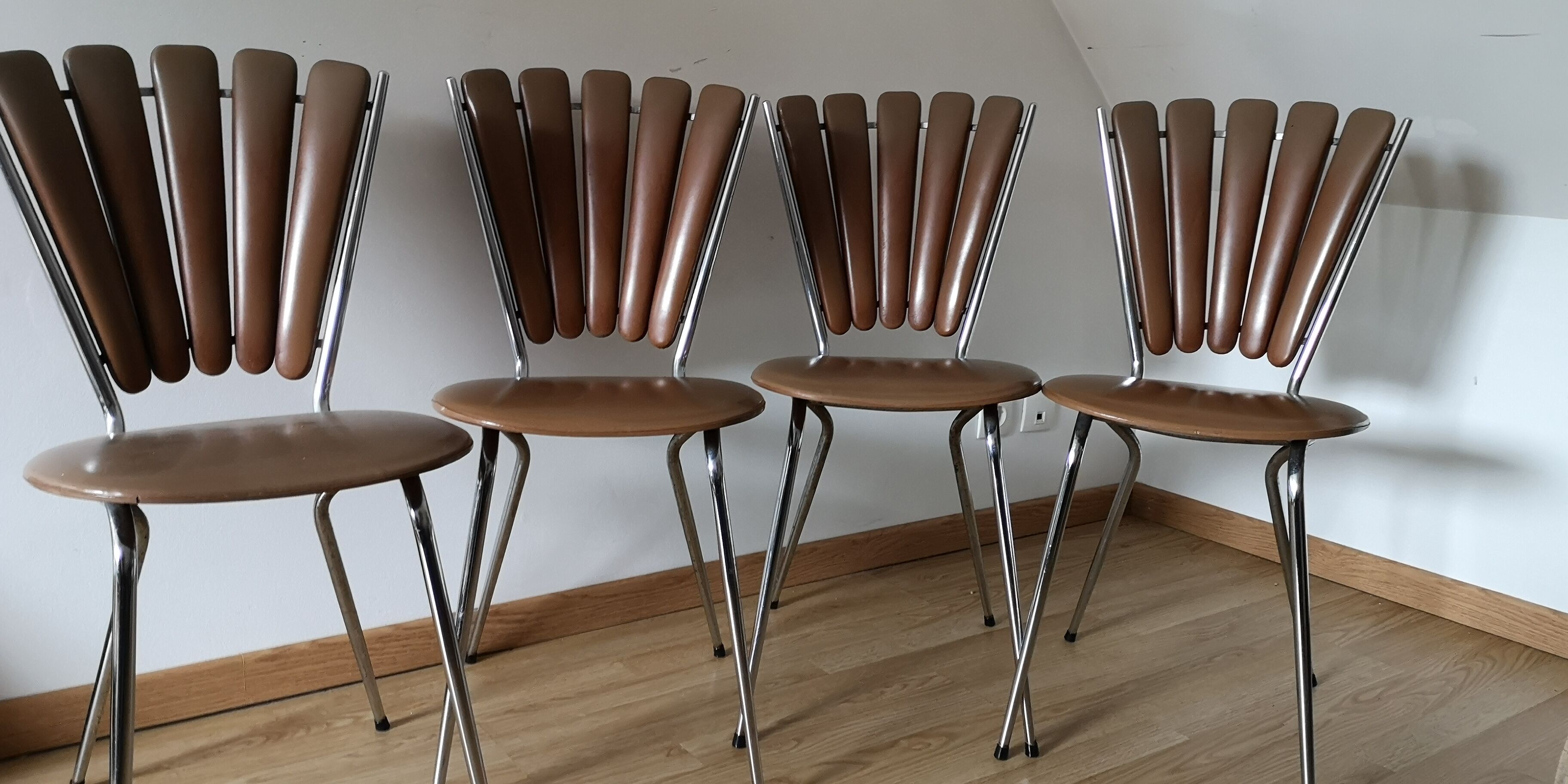 Lot of 4 chairs vintage petals 1970s