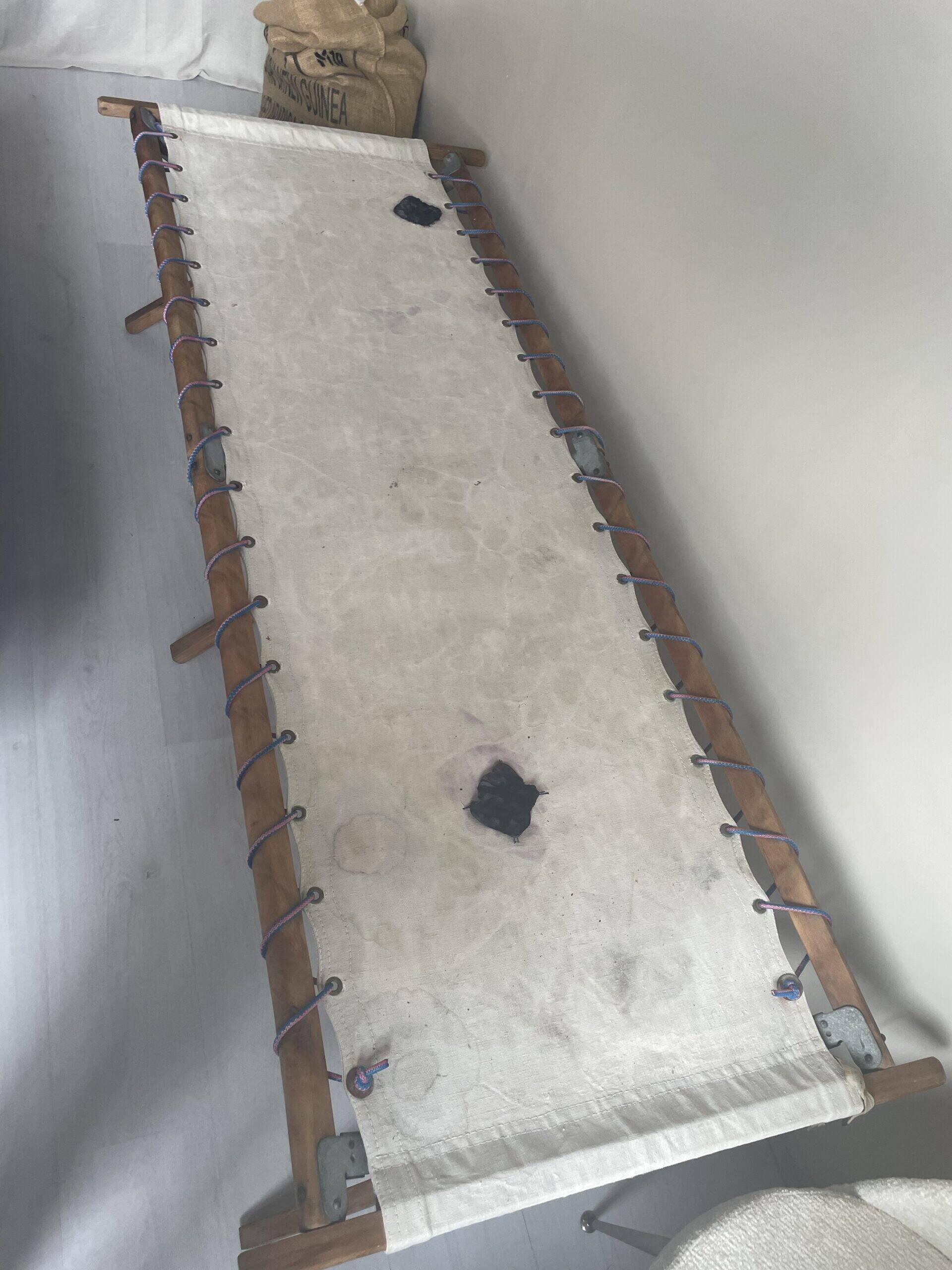 Camp bed / folding bed