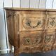 Commode sauteuse de style Louis XV en merisier massif