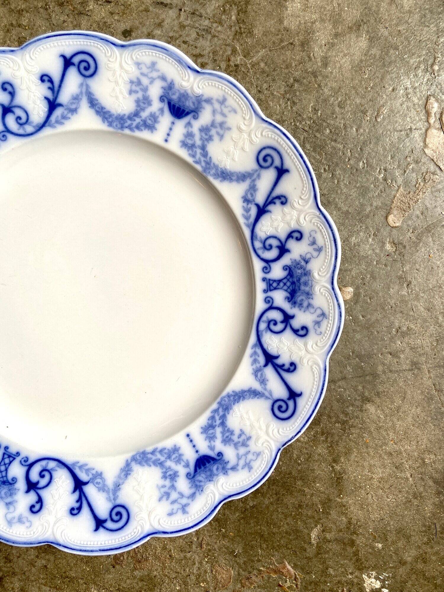 Sarreguemines round dish in blue earthenware, "Basket" service