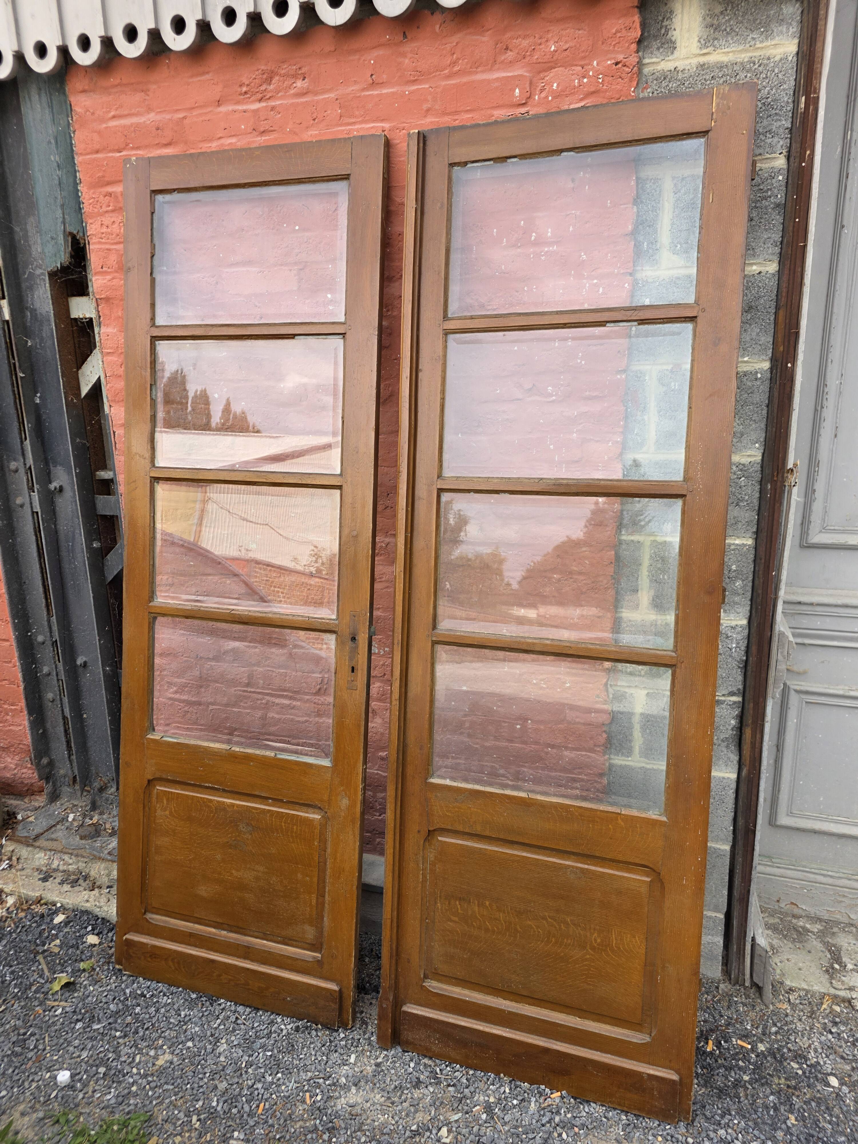Paire de portes de séparation anciennes, verres biseautés