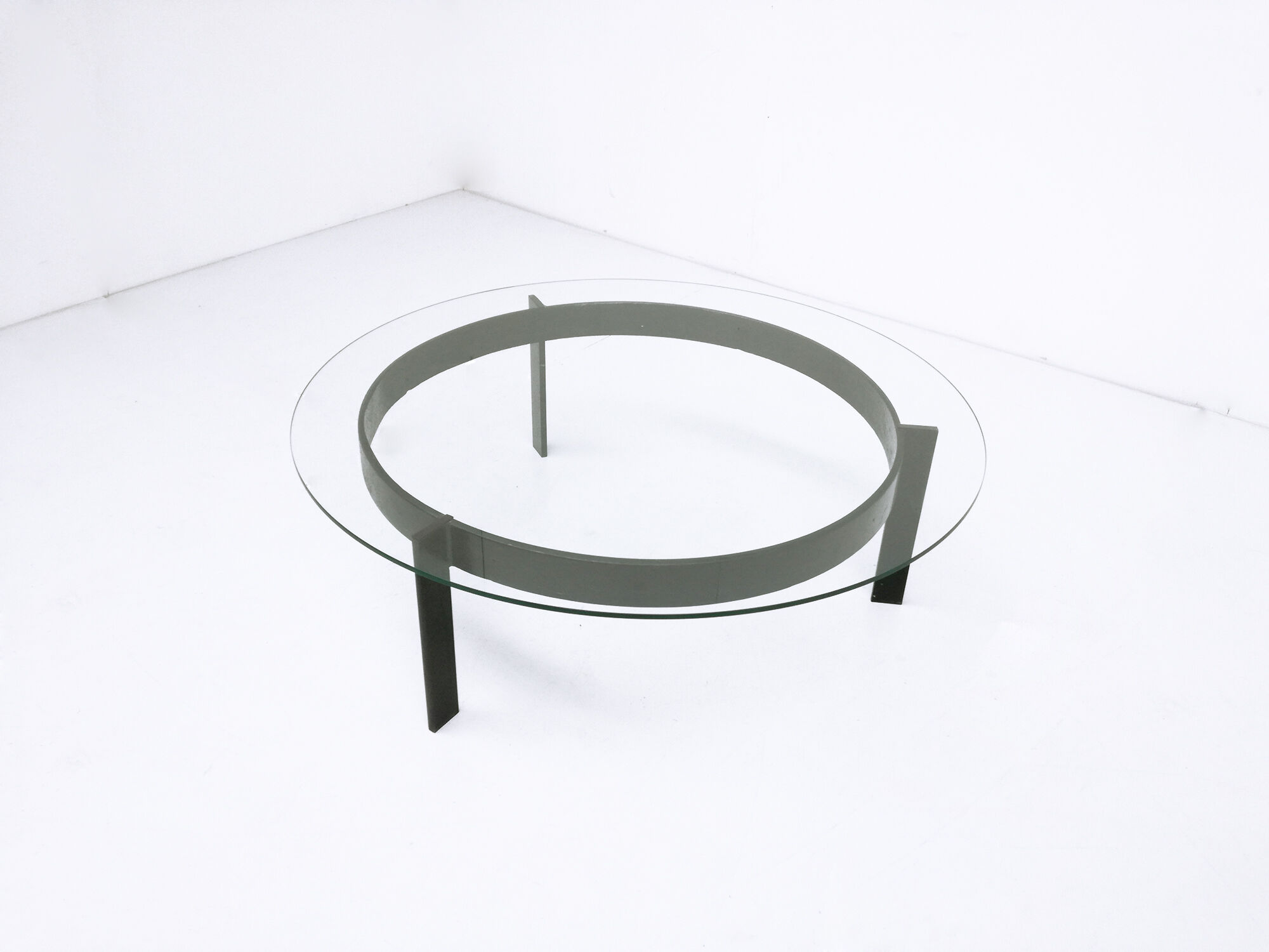 Table basse tripode, C.1950.