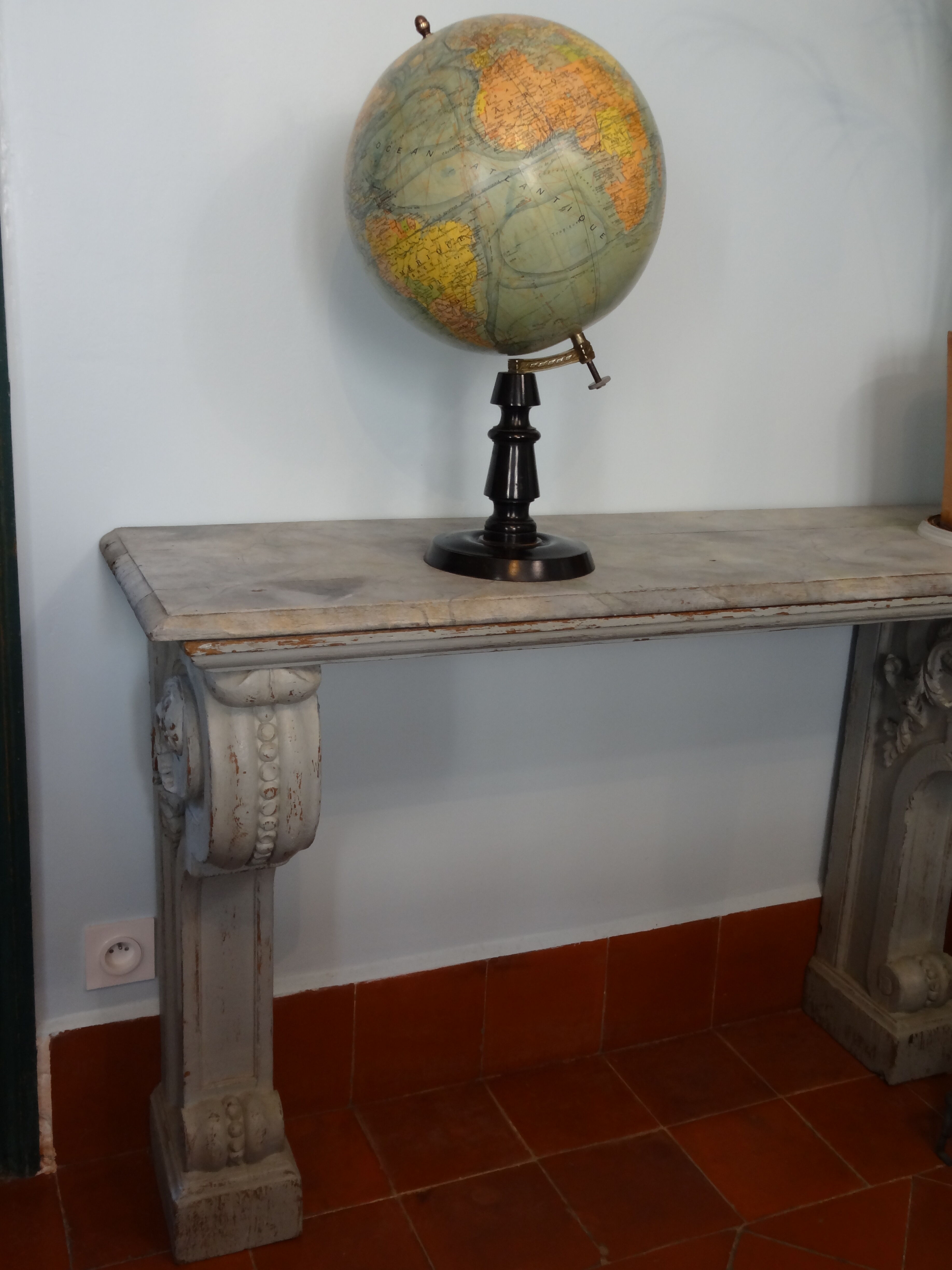 Globe terrestrial Forest late nineteenth / early twentieth wood base turned