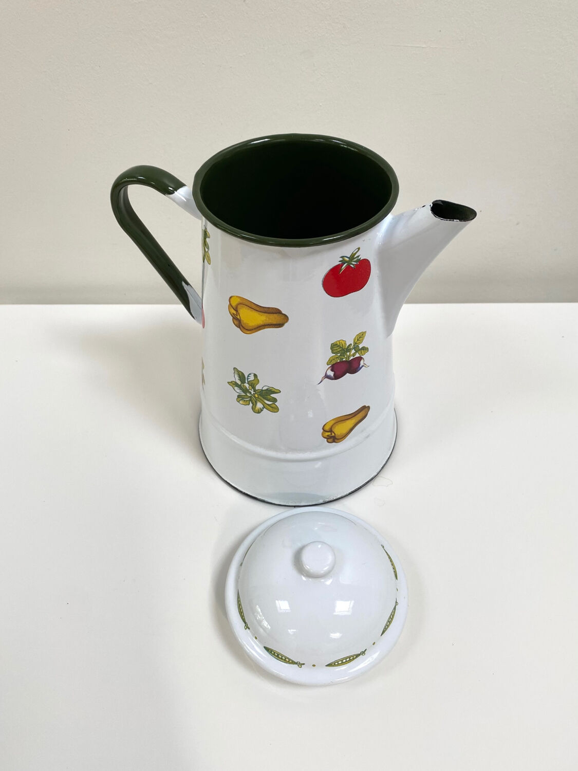 Cafetière vintage en métal émaillé