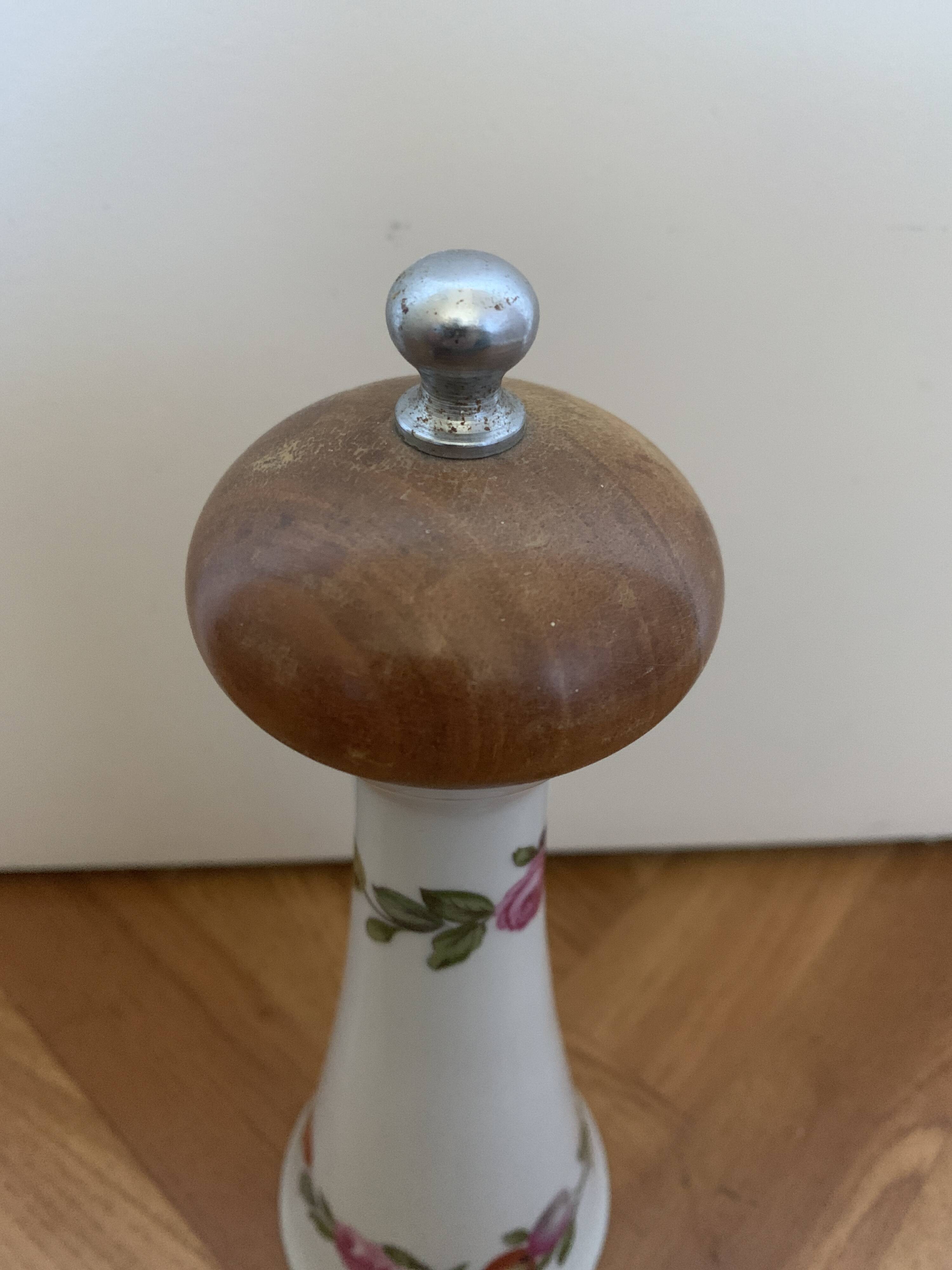 Paris porcelain pepper pot