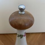 Poivrière en porcelaine de Paris