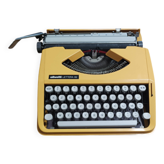 Olivetti Lettera 82 Pure Vintage typewriter