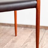 Chaise modèle 82 « Ambassade » en teck massif par Niels O. Møller, Danemark