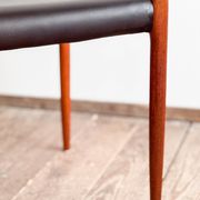 Chaise modèle 82 « Ambassade » en teck massif par Niels O. Møller, Danemark